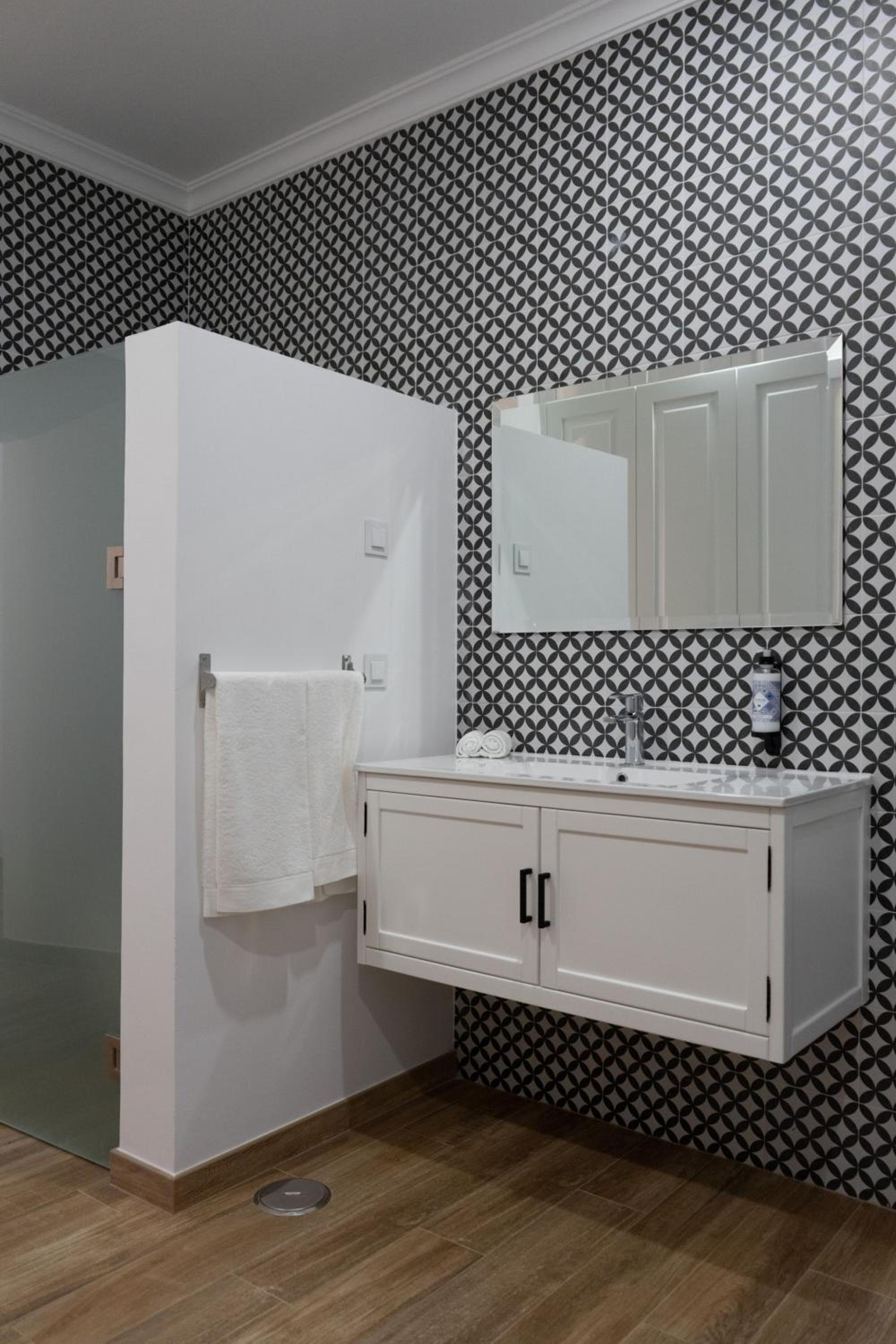 Suite - Photo 6