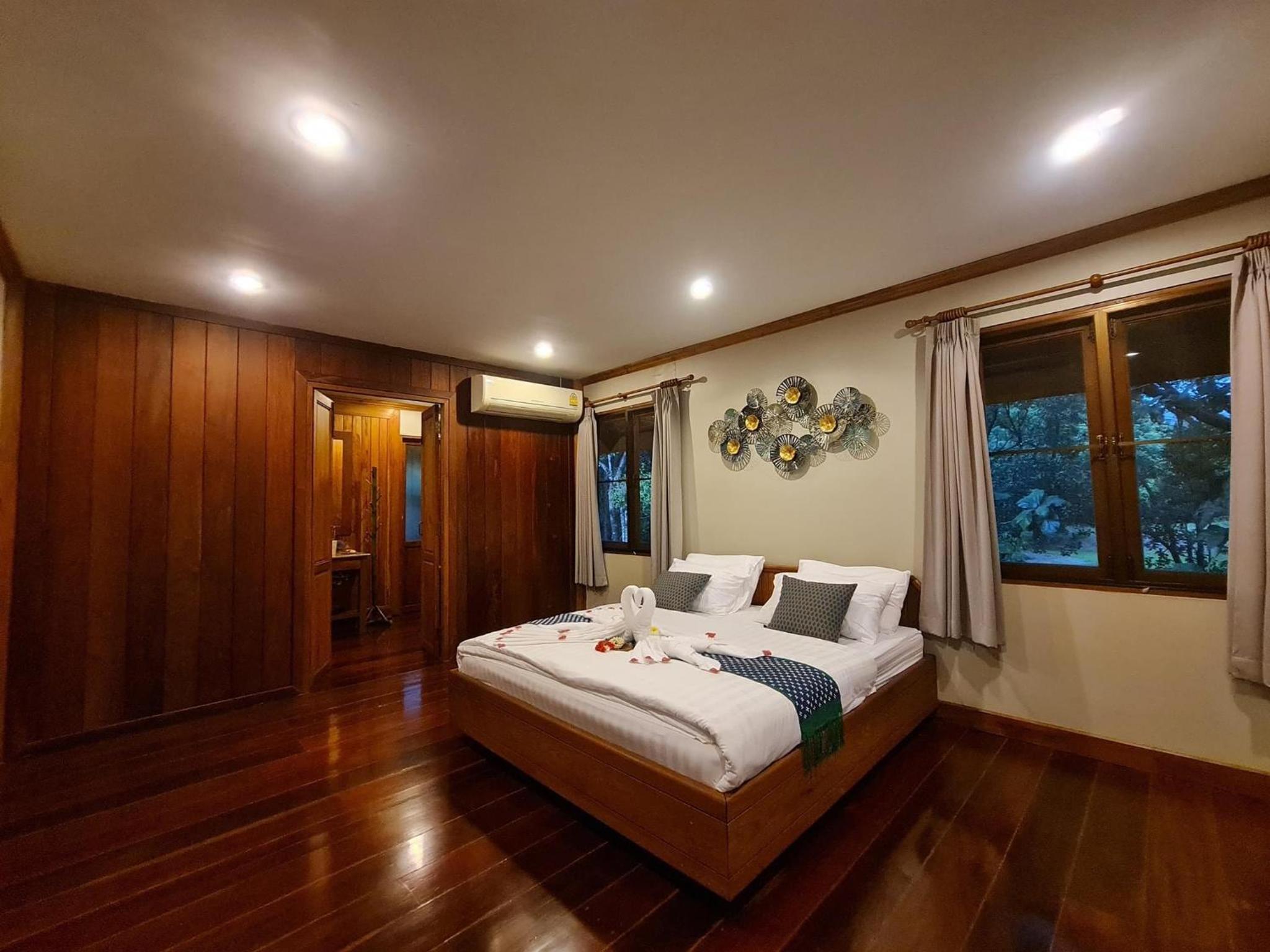 Superior King Room - Photo 9
