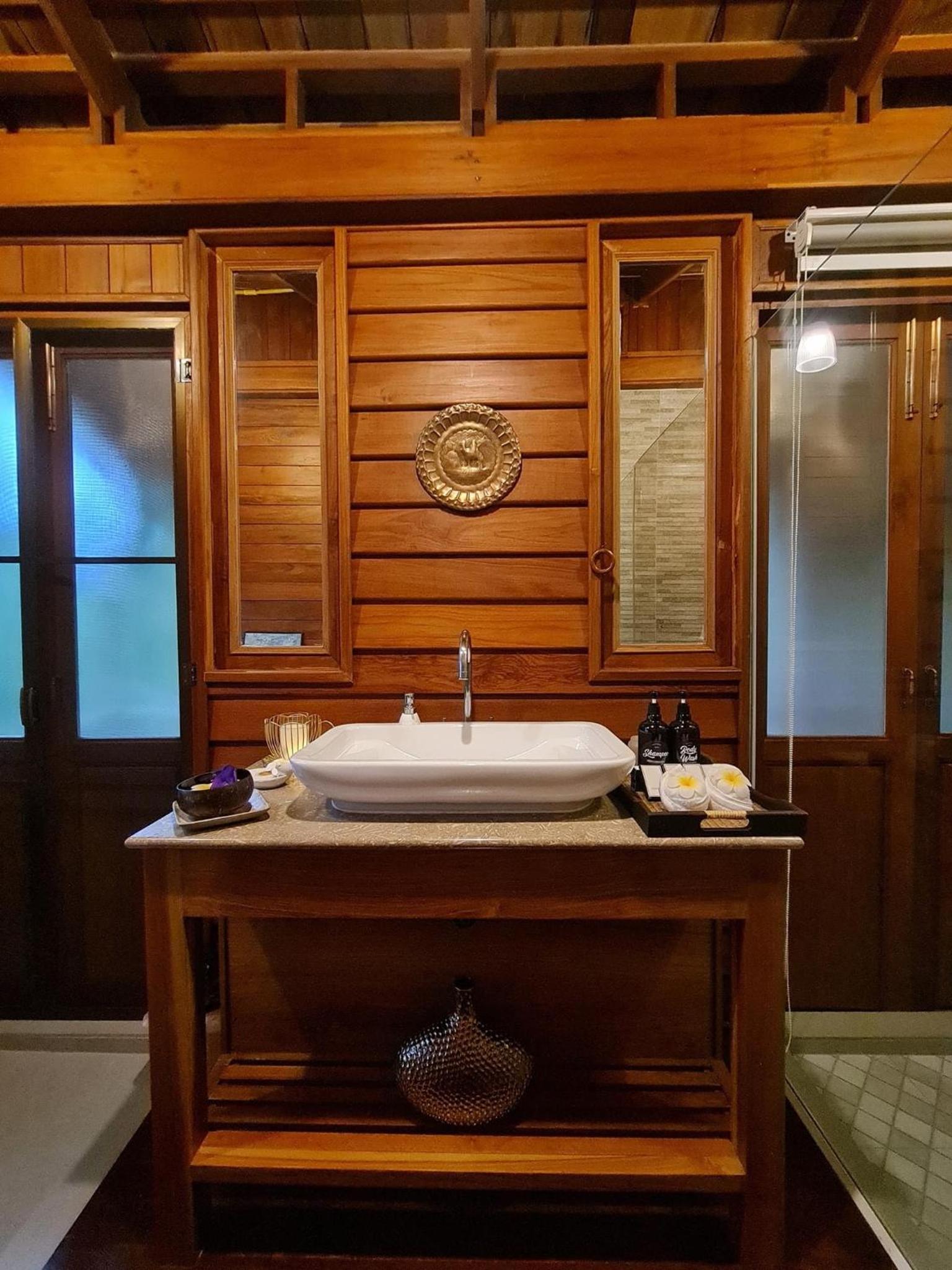 Deluxe Room - Photo 23