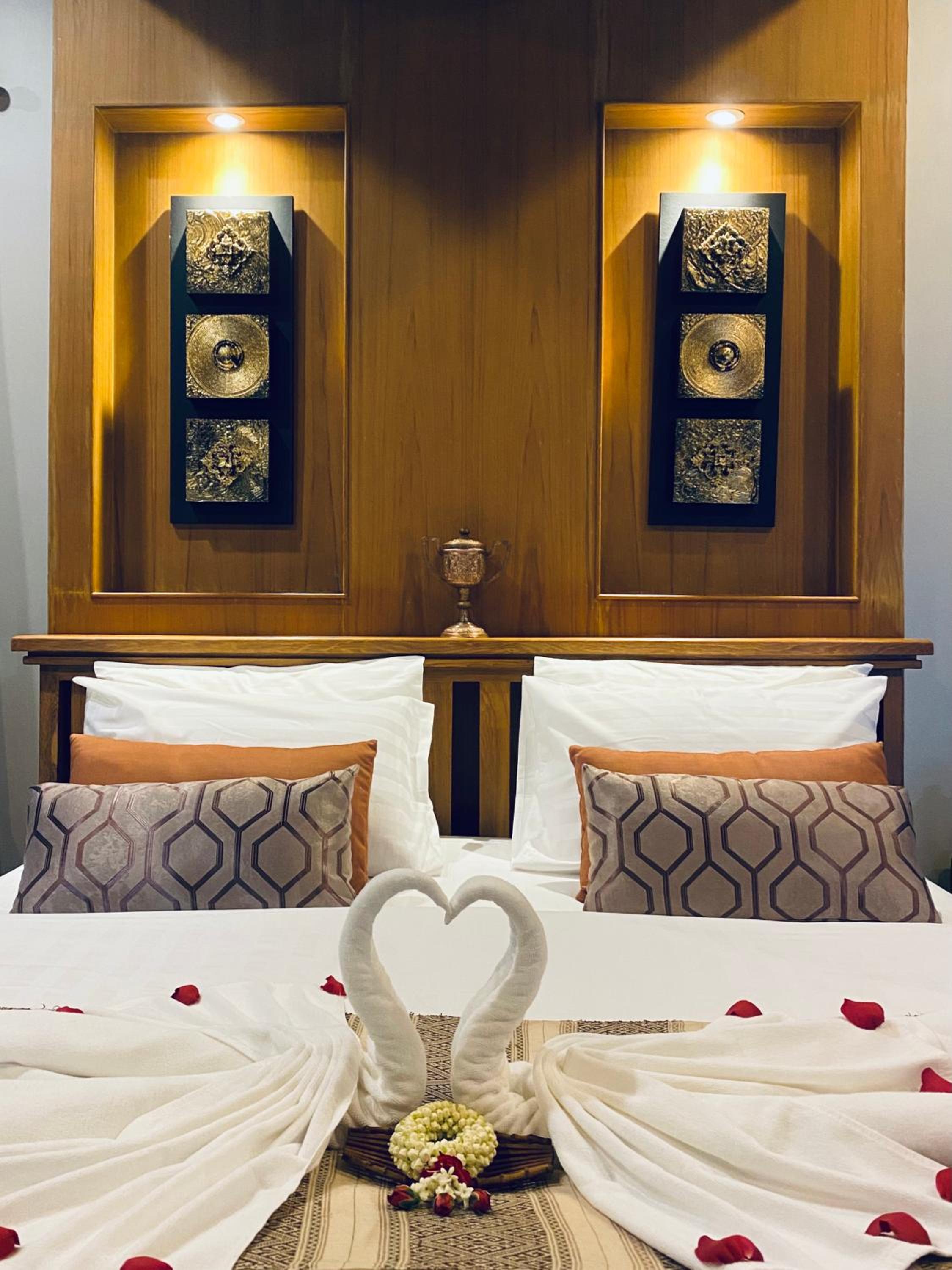 Deluxe Room - Photo 5