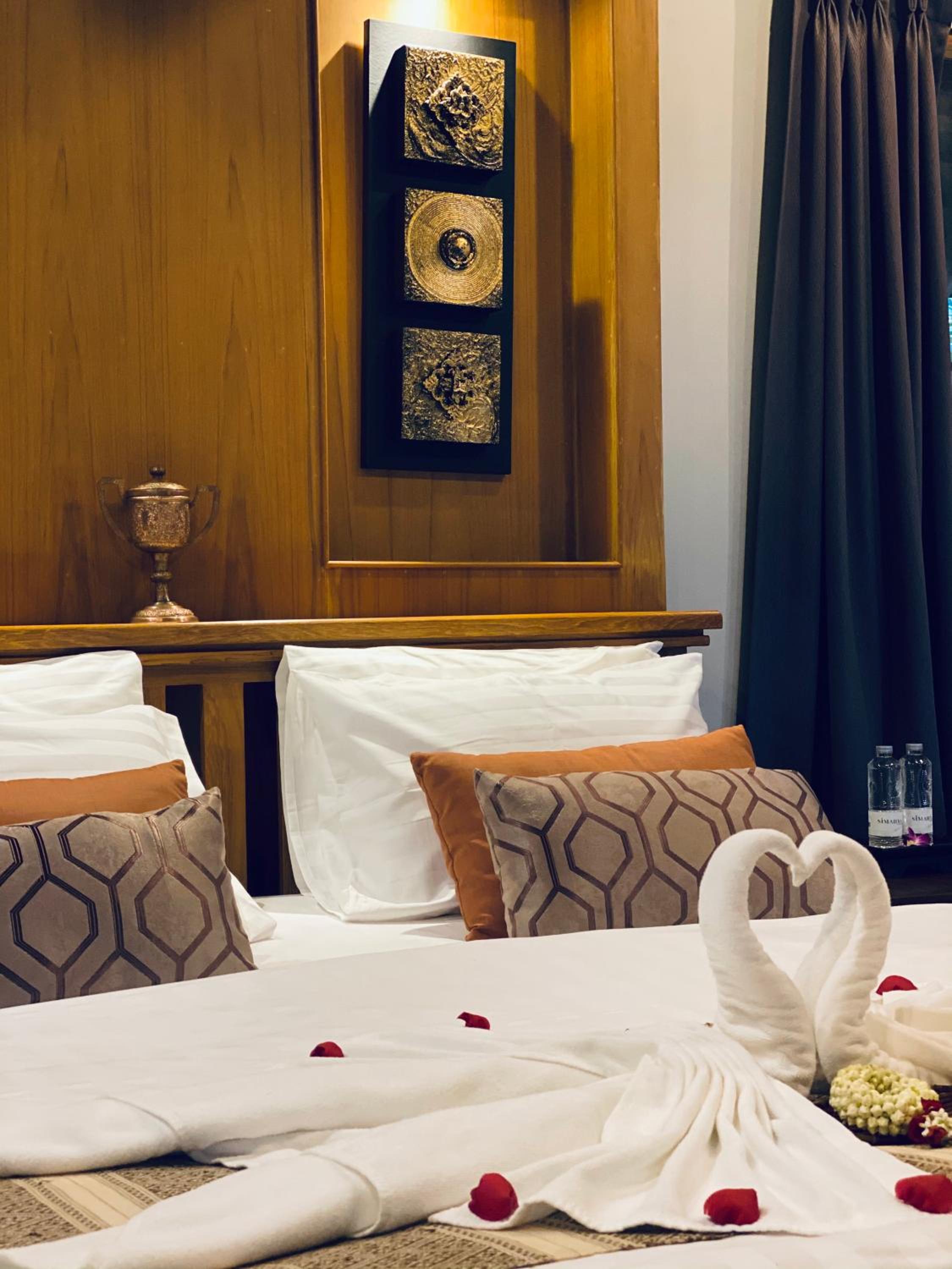 Deluxe Room - Photo 3