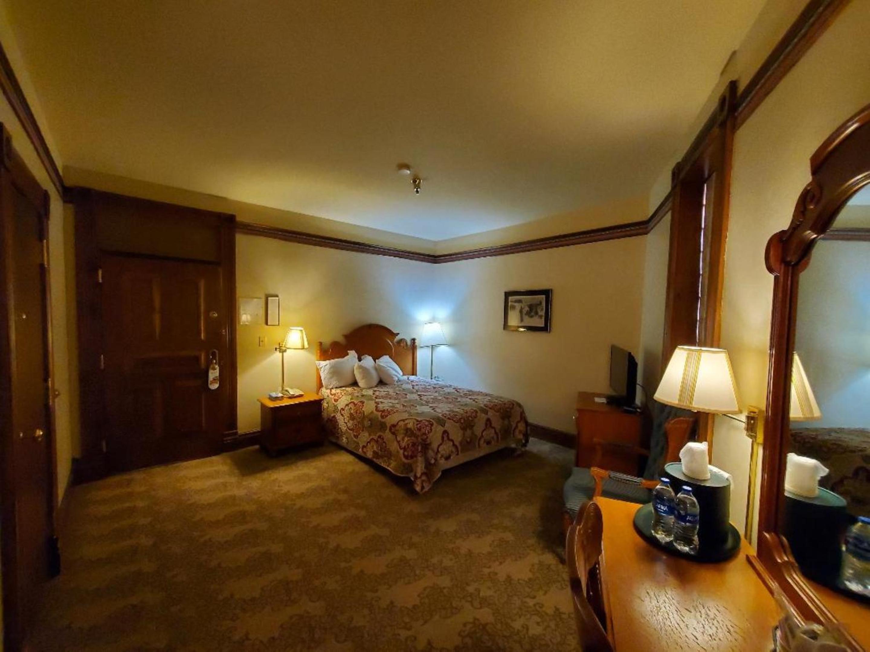 Deluxe Queen Room