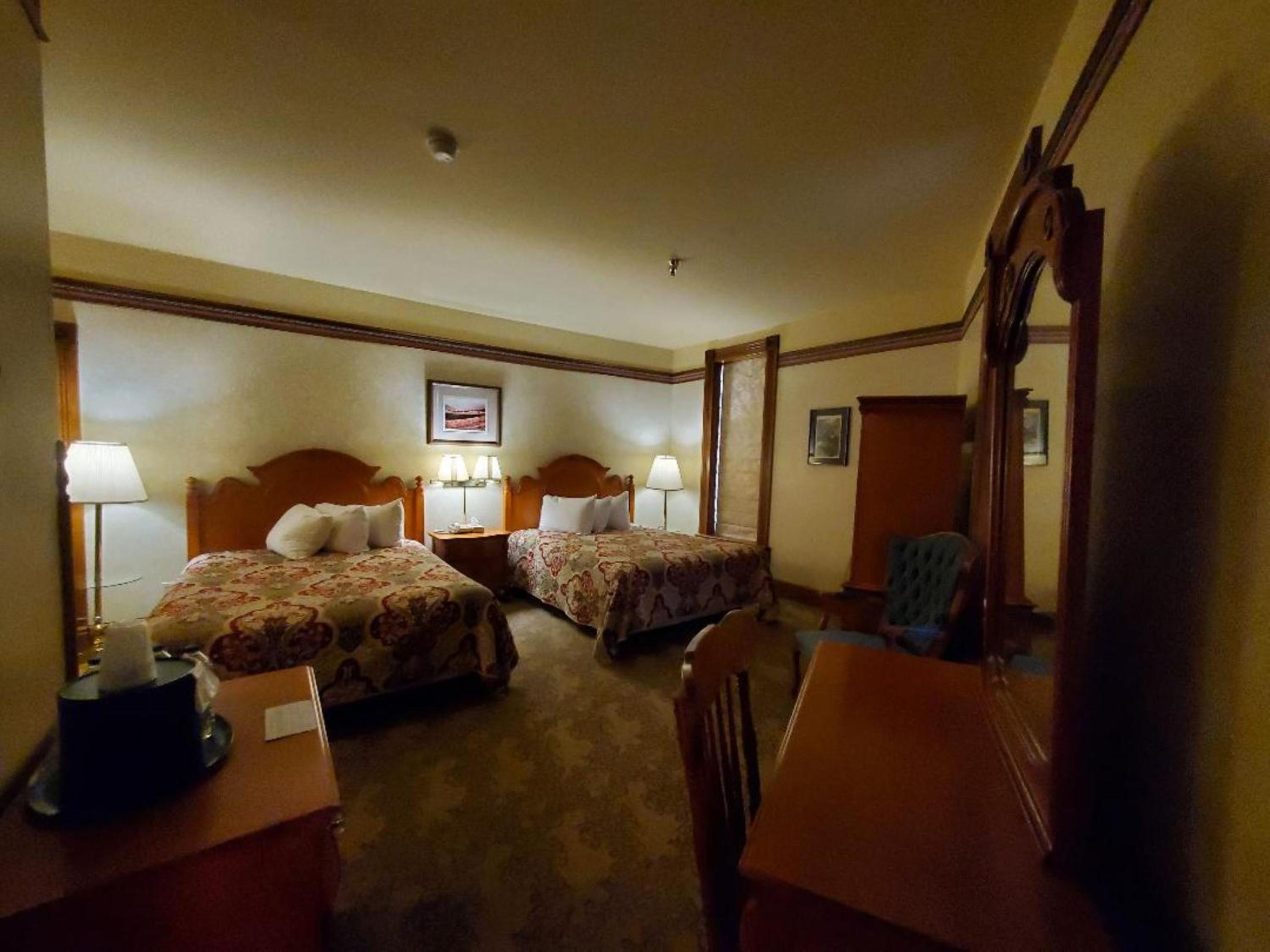 Deluxe Double Room (2 Adults + 1 Child)