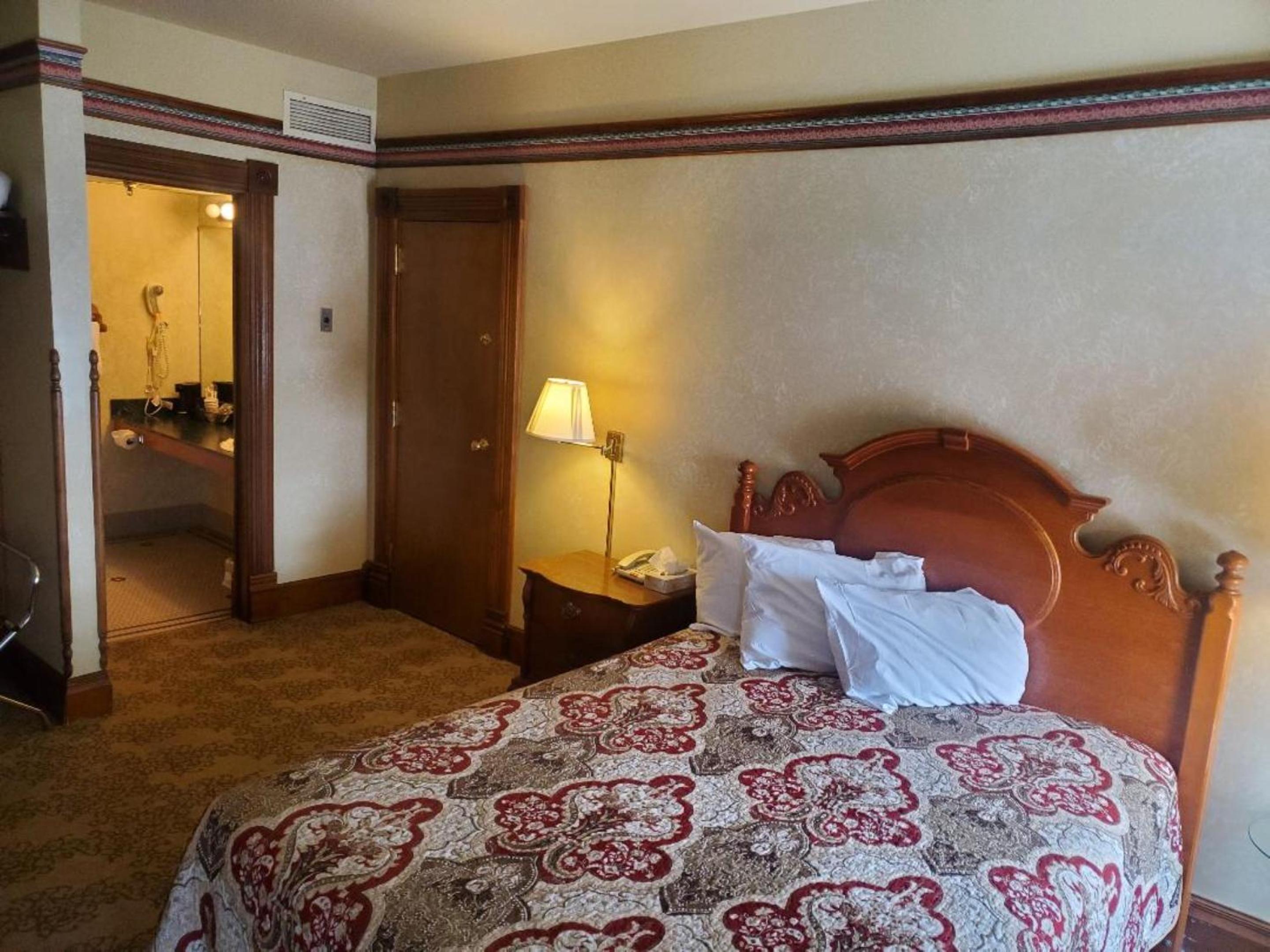 Queen Room - Non-Smoking