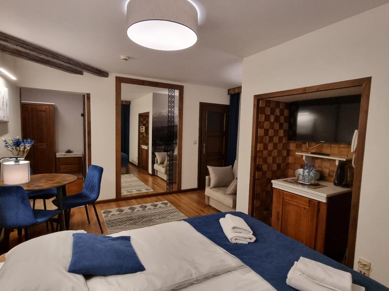 Deluxe Double Room with Balcony - Photo 5