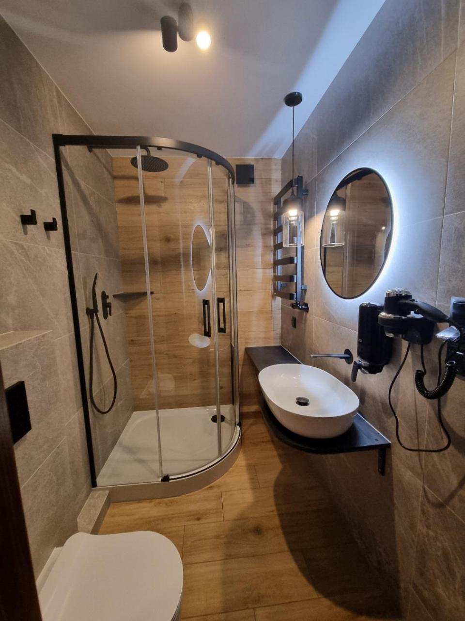 Deluxe Double Room with Balcony - Photo 3