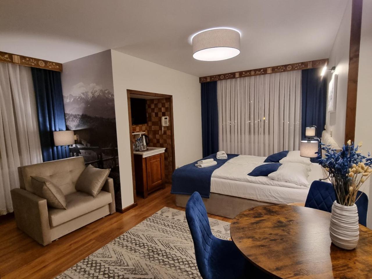 Deluxe Double Room with Balcony - Photo 2