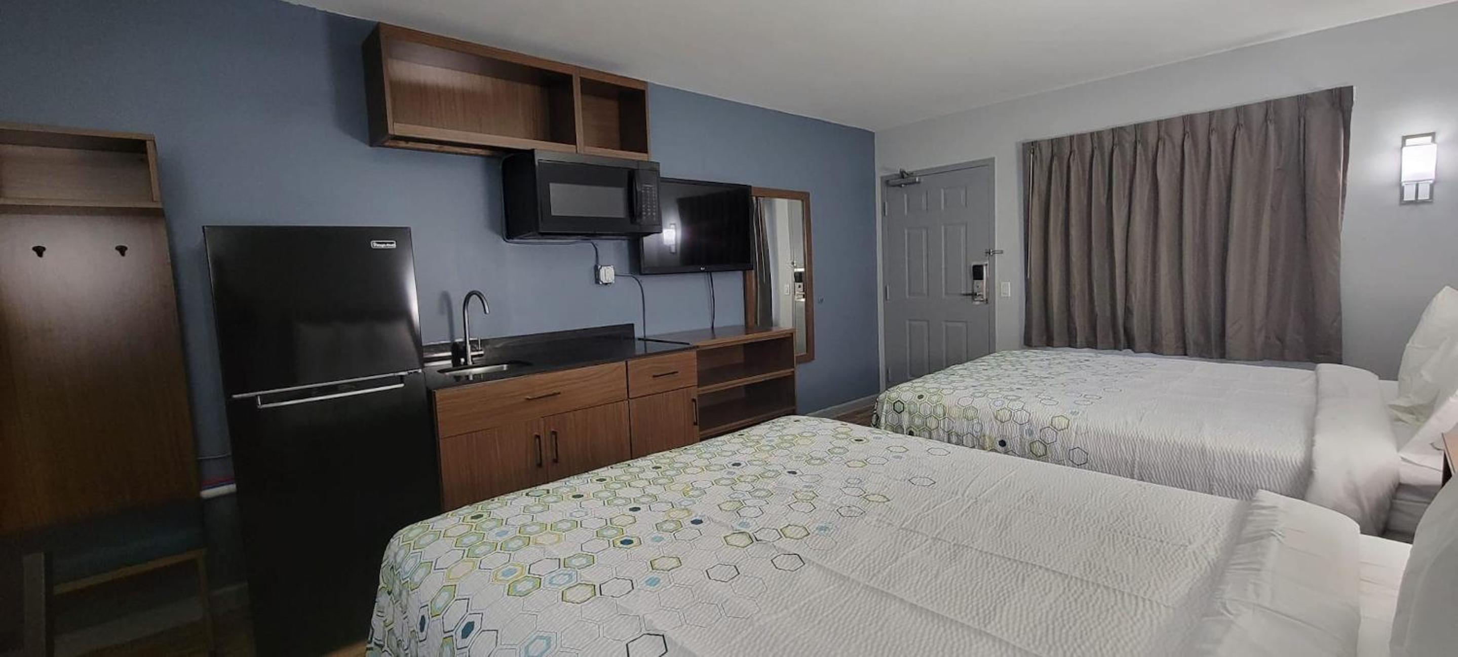  Studio Room with Two Queen Beds Non-Smoking - Photo 3