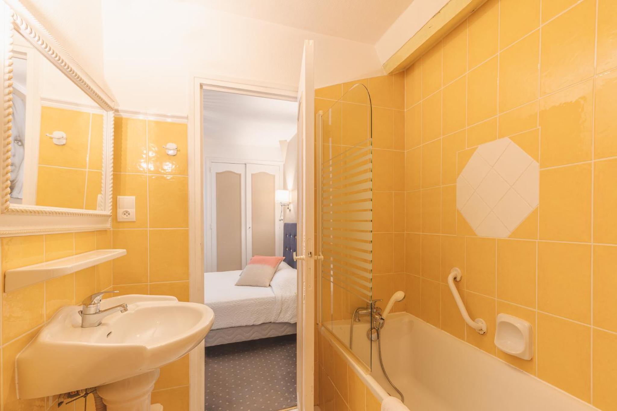 Standard Double Room - Photo 3