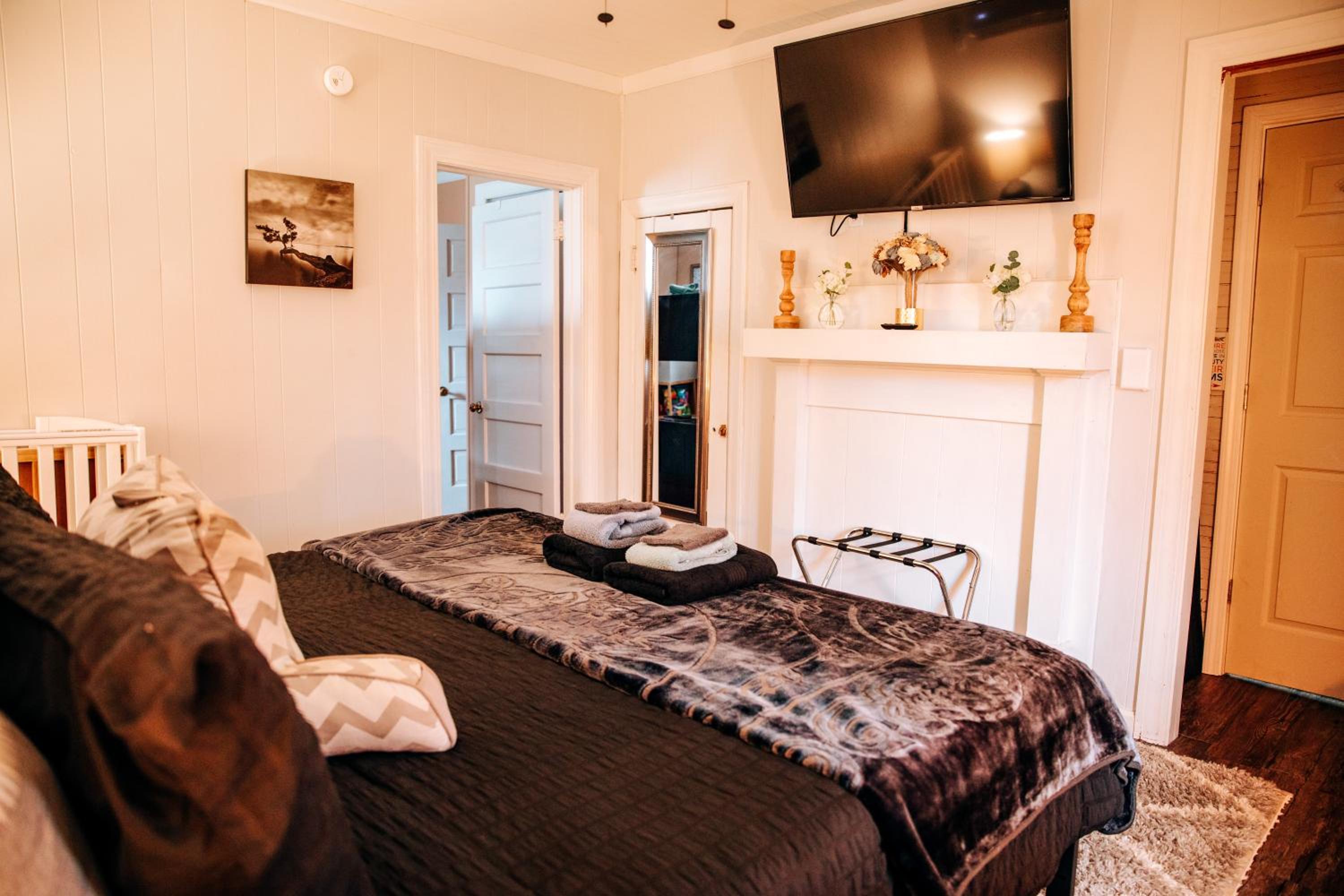 Two-Bedroom House - Photo 16