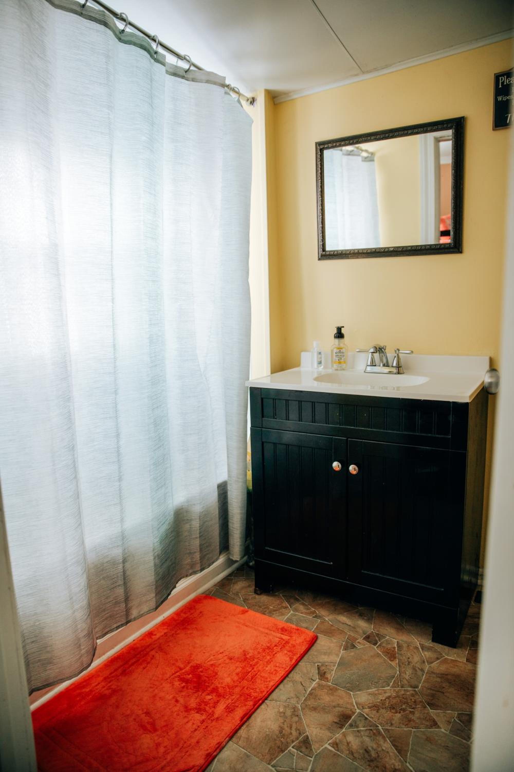 Two-Bedroom House - Photo 5