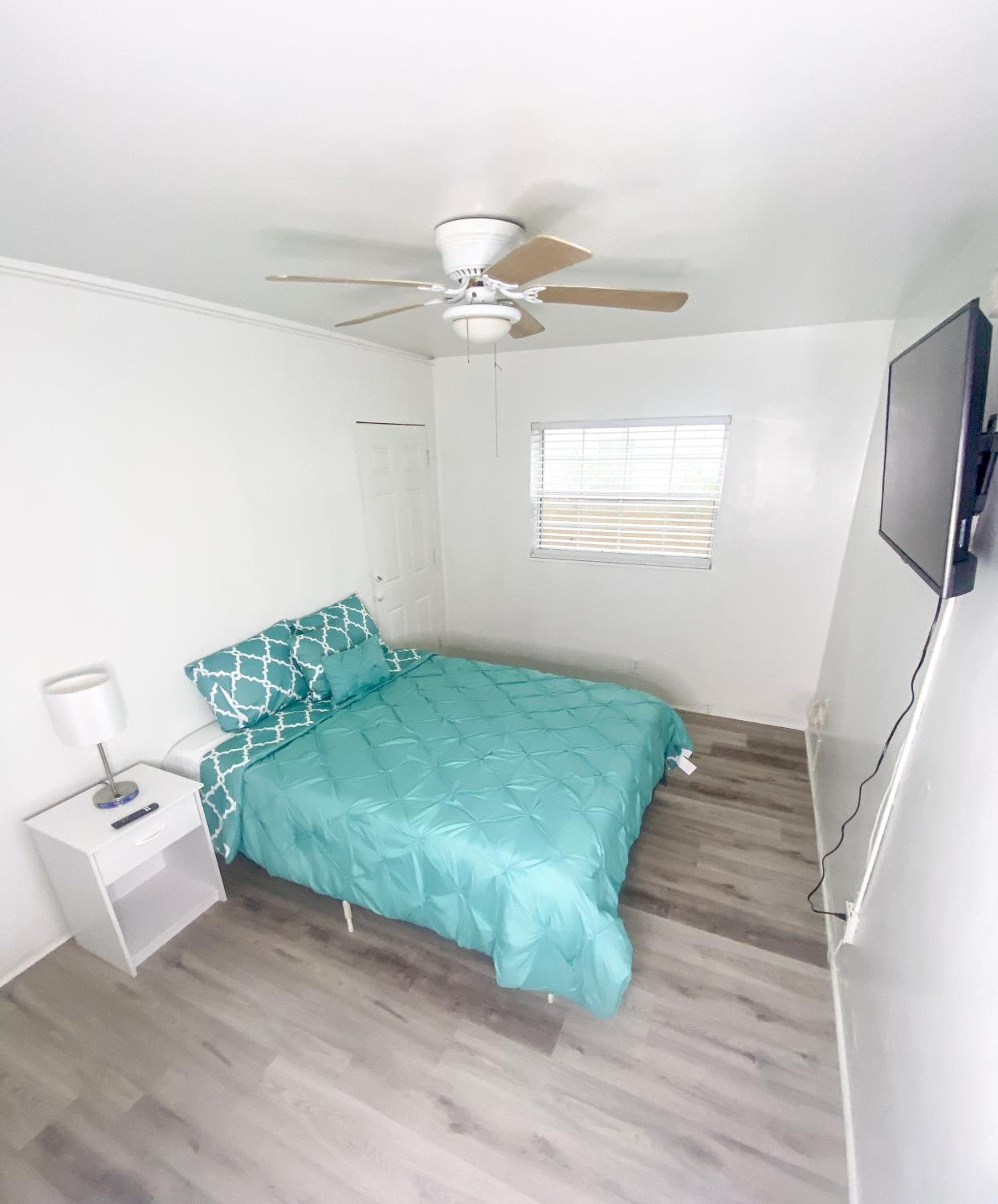 Two-Bedroom Suite - Photo 5