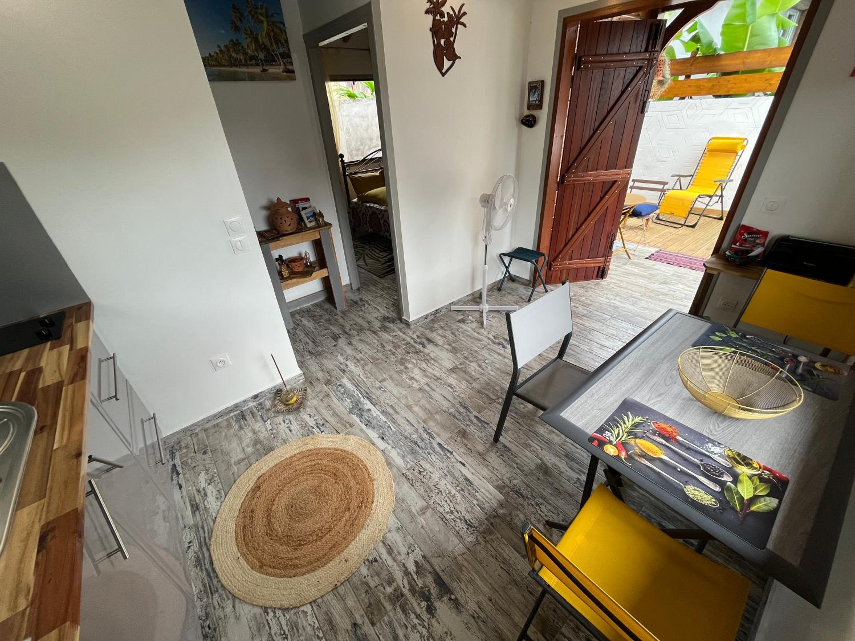 One-Bedroom House - Photo 2
