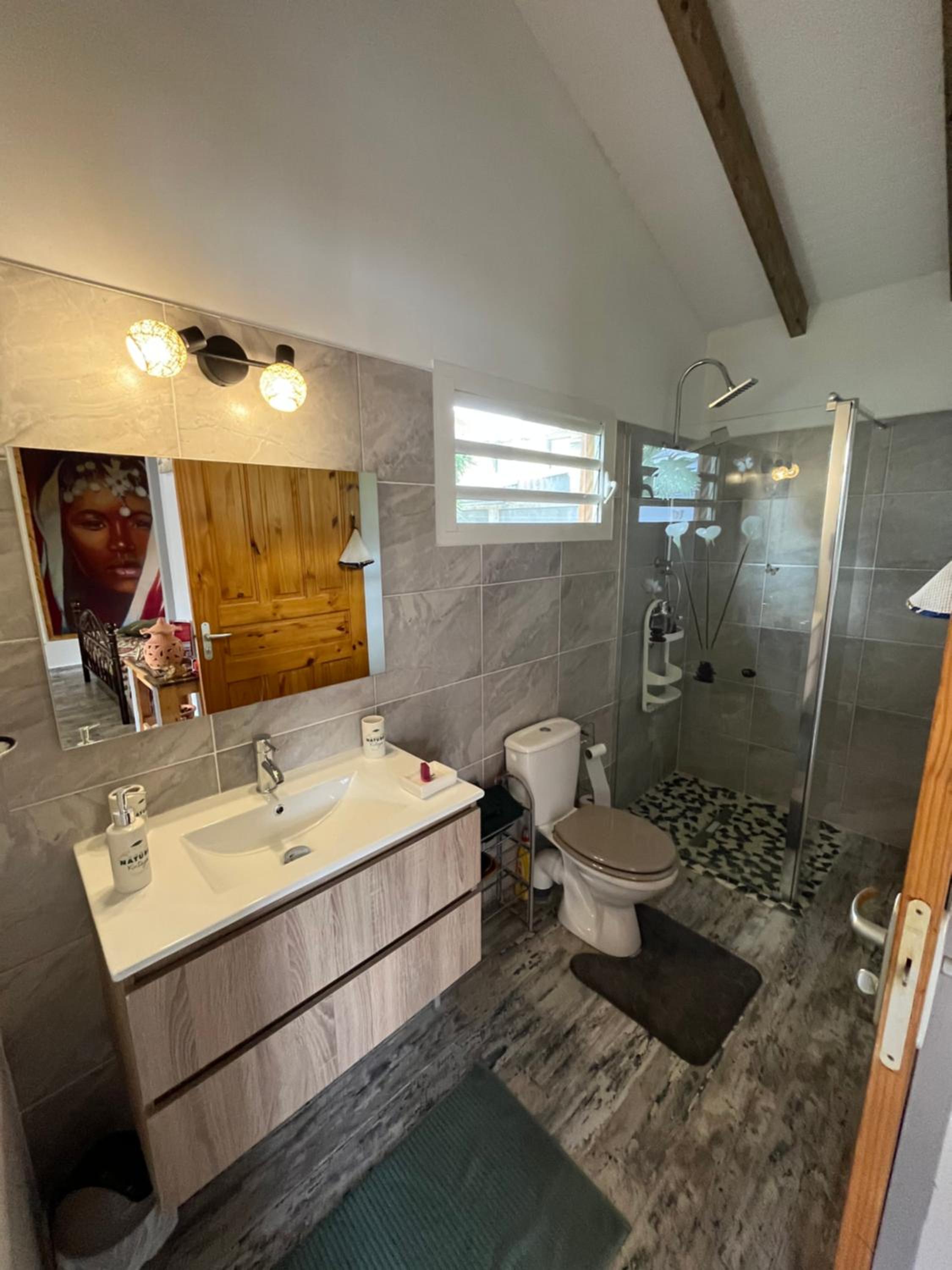 One-Bedroom House - Photo 4