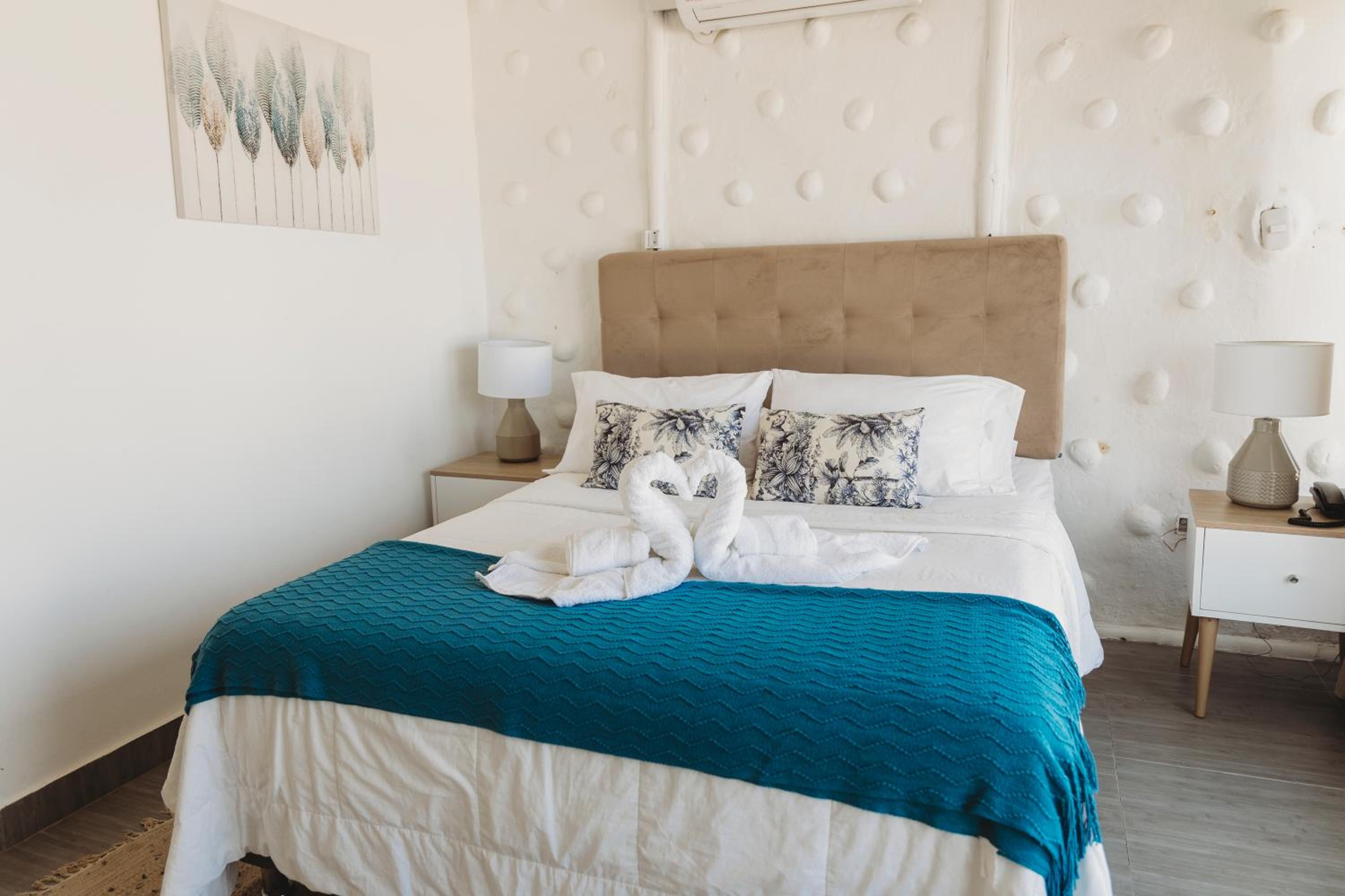 Queen Room with Sea View - Photo 1