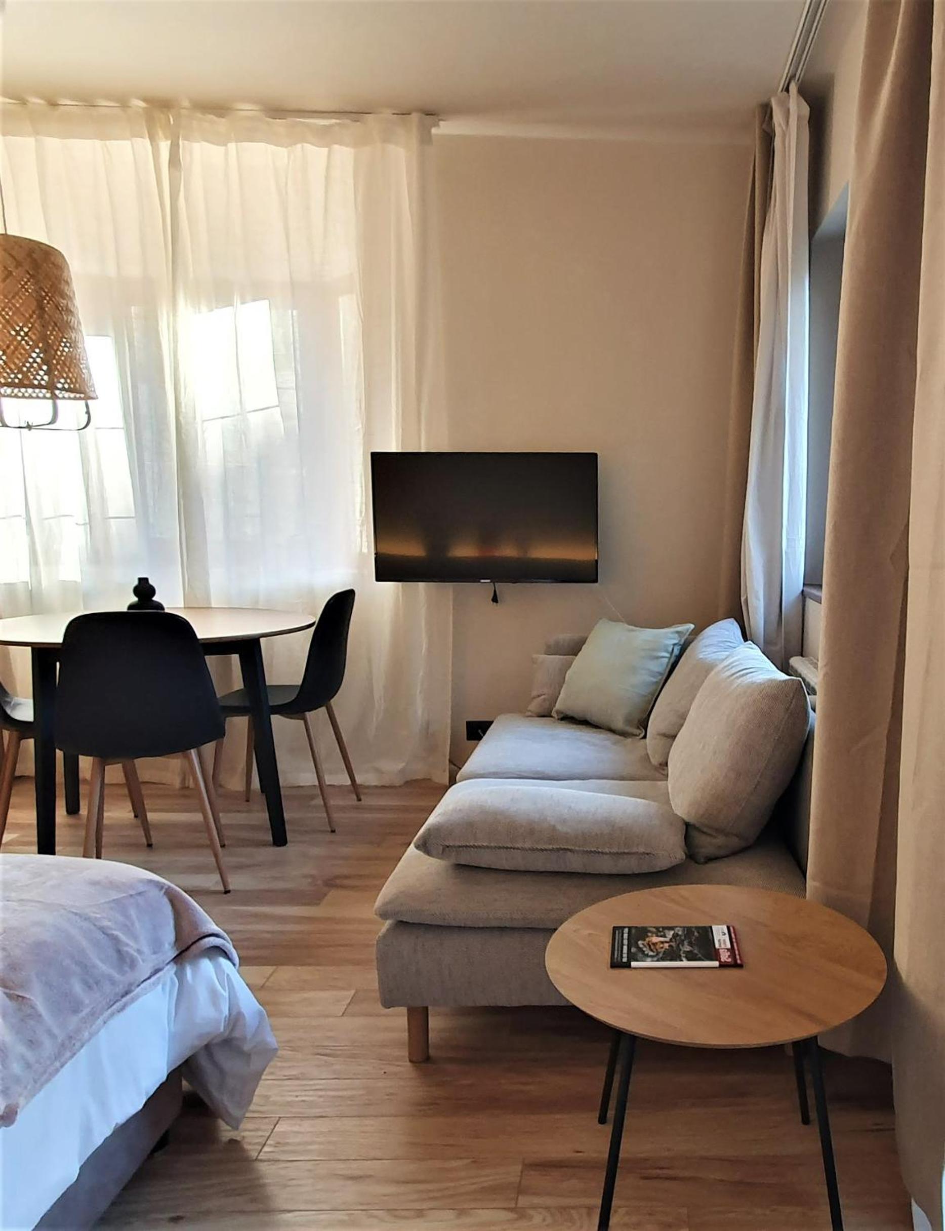 Deluxe King Studio