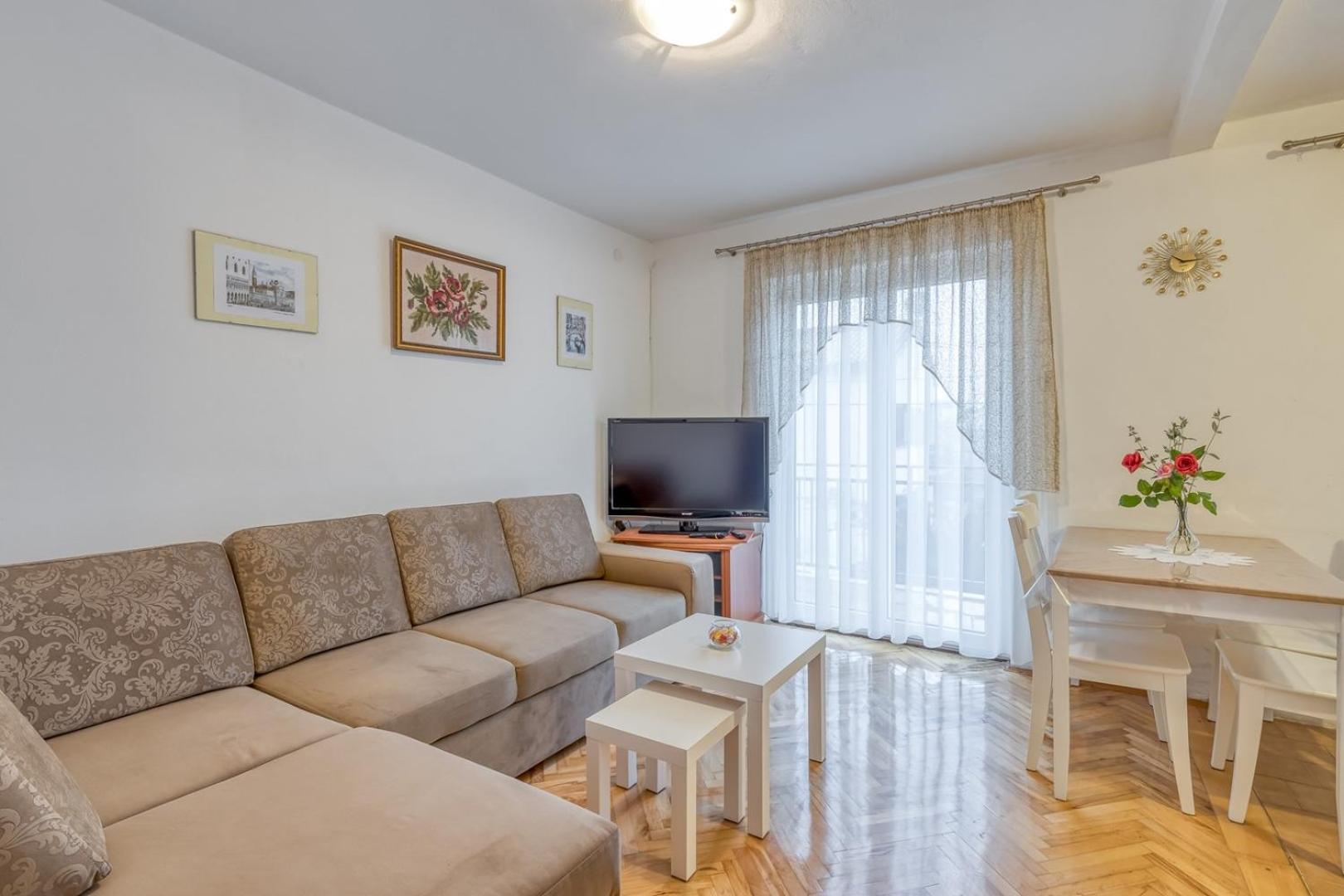Apartment with Balcony photo 1