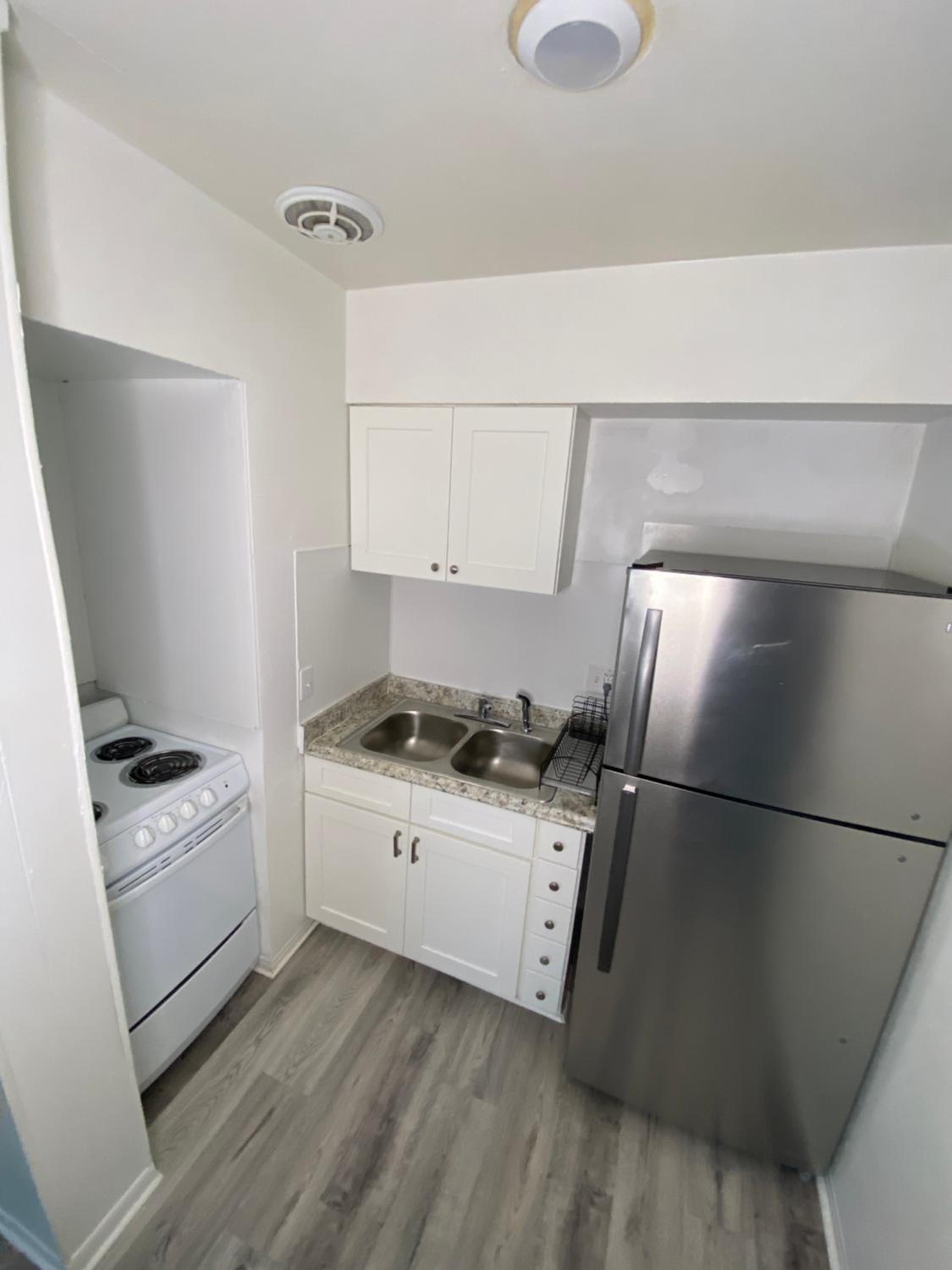 One-Bedroom Apartment - Photo 3