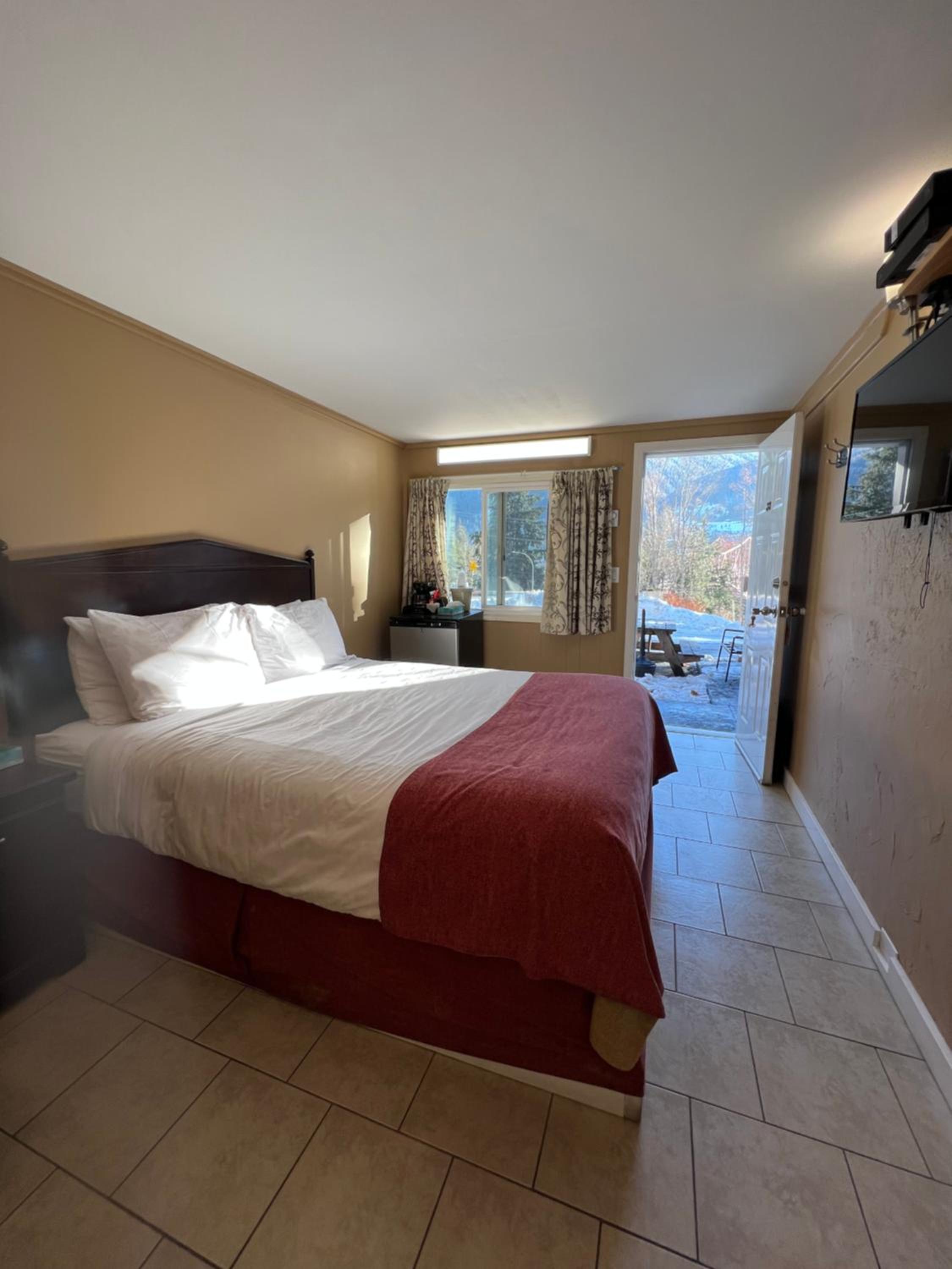 Economy Double Room photo 3