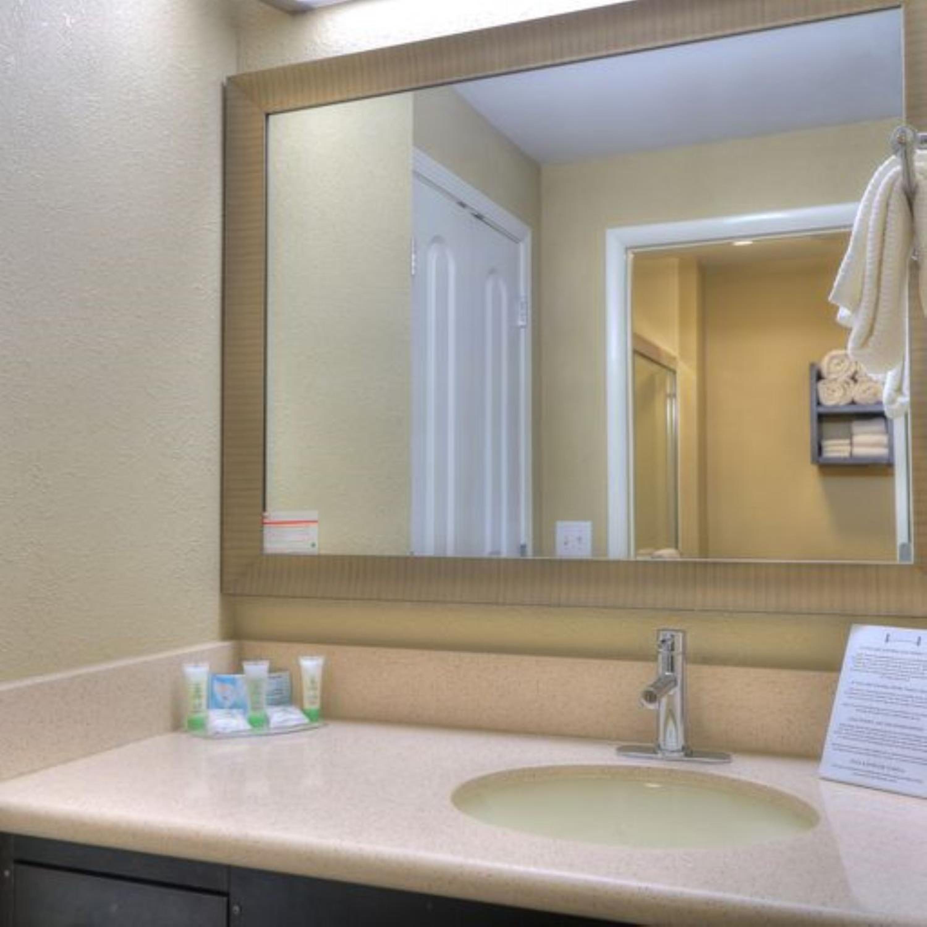 Double Studio Suite with Tub - Mobility/Communications Accessible photo 2