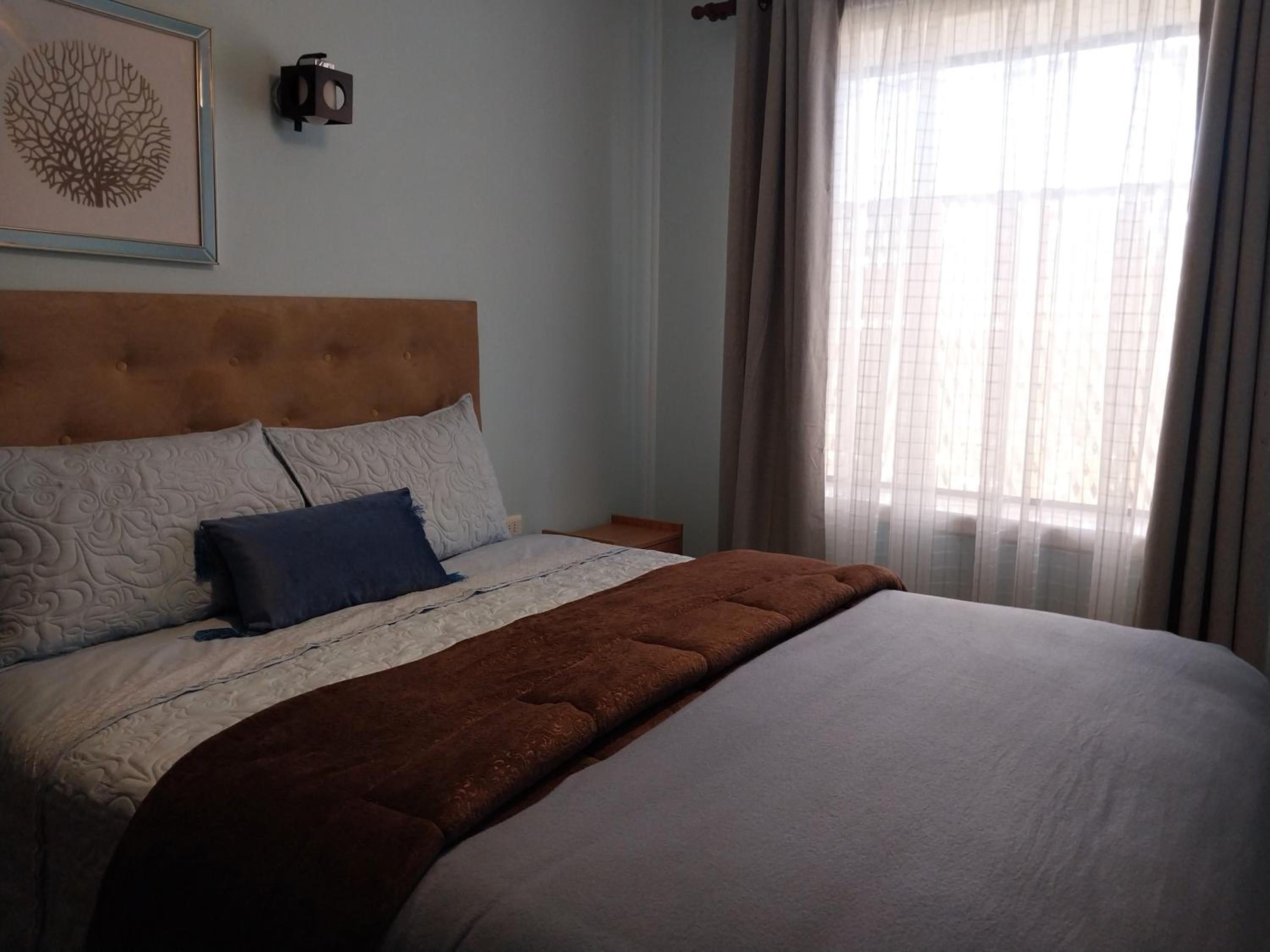 One-Bedroom Apartment photo 1