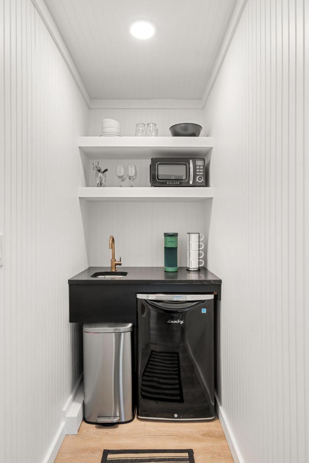 One-Bedroom Suite - Photo 7