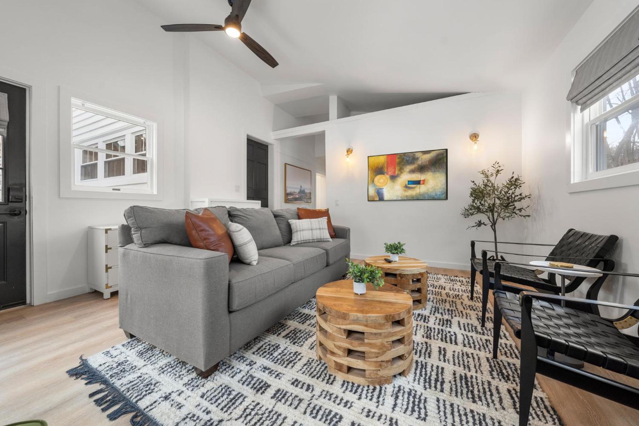 One-Bedroom Suite - Photo 10