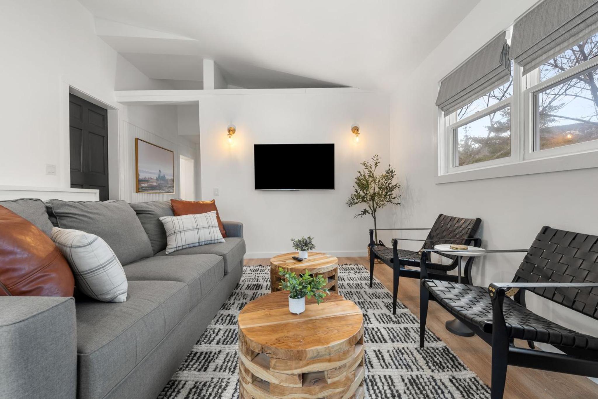 One-Bedroom Suite - Photo 11