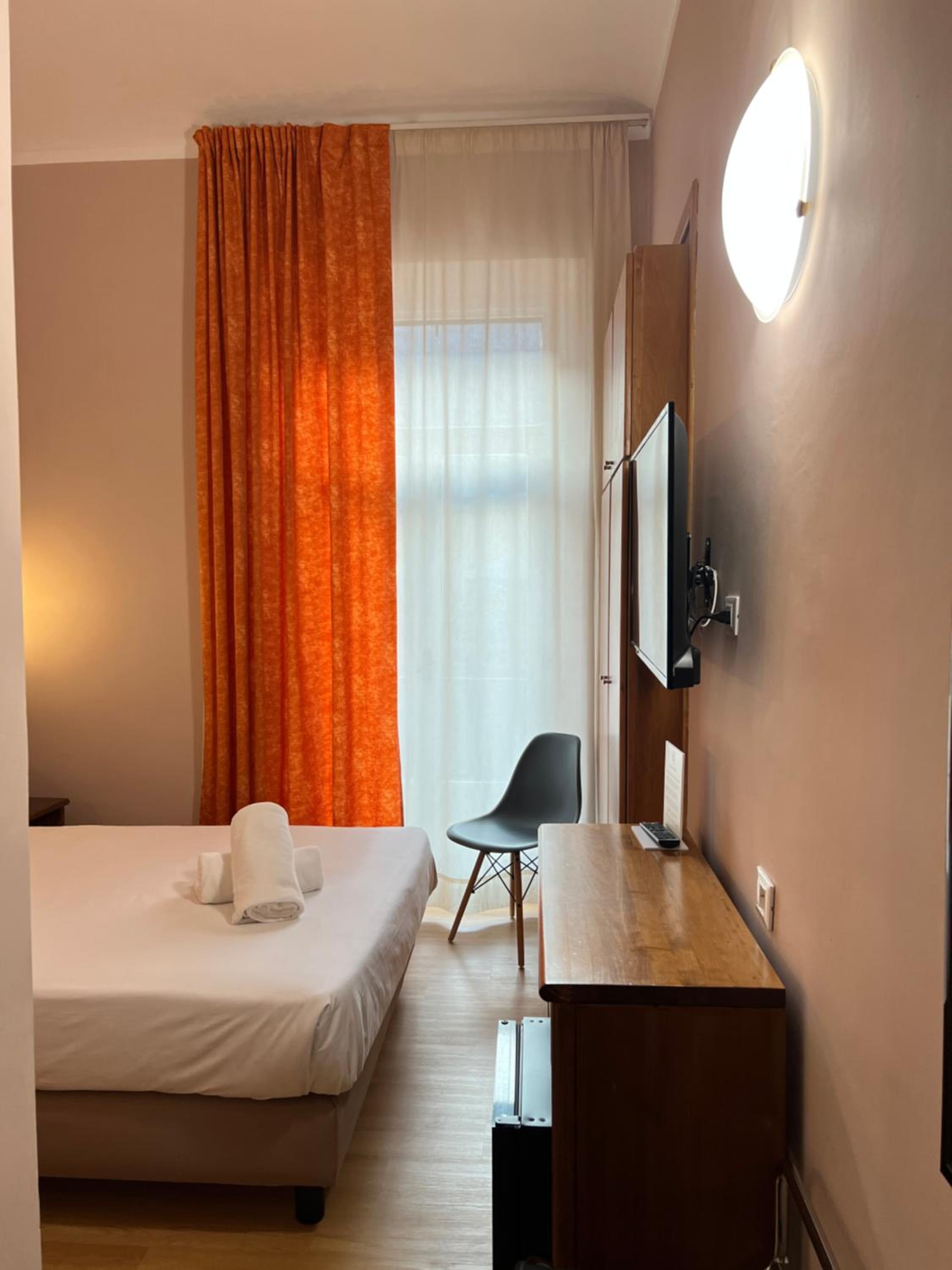 Small Double Room - Photo 7