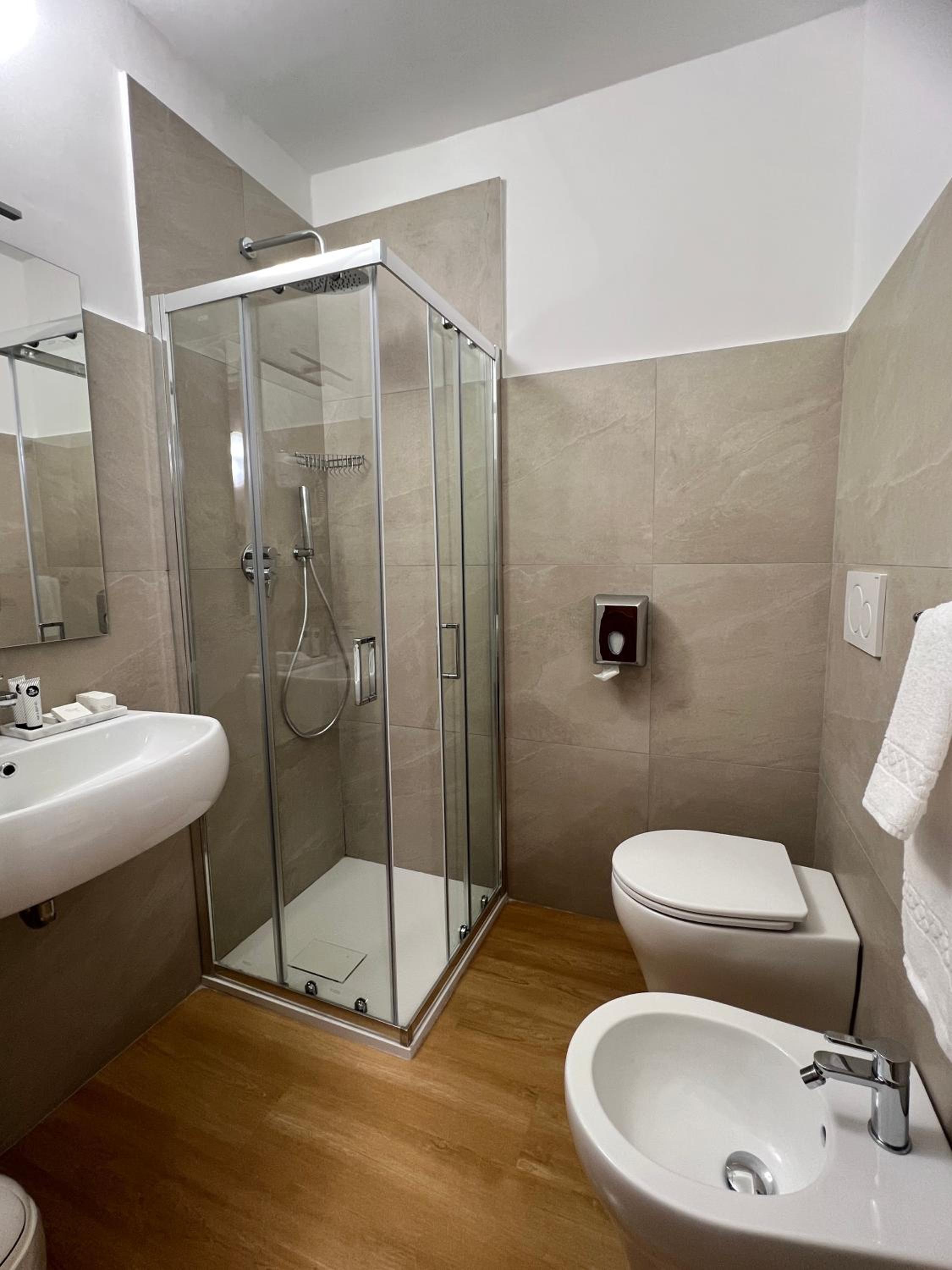 Small Double Room - Photo 3