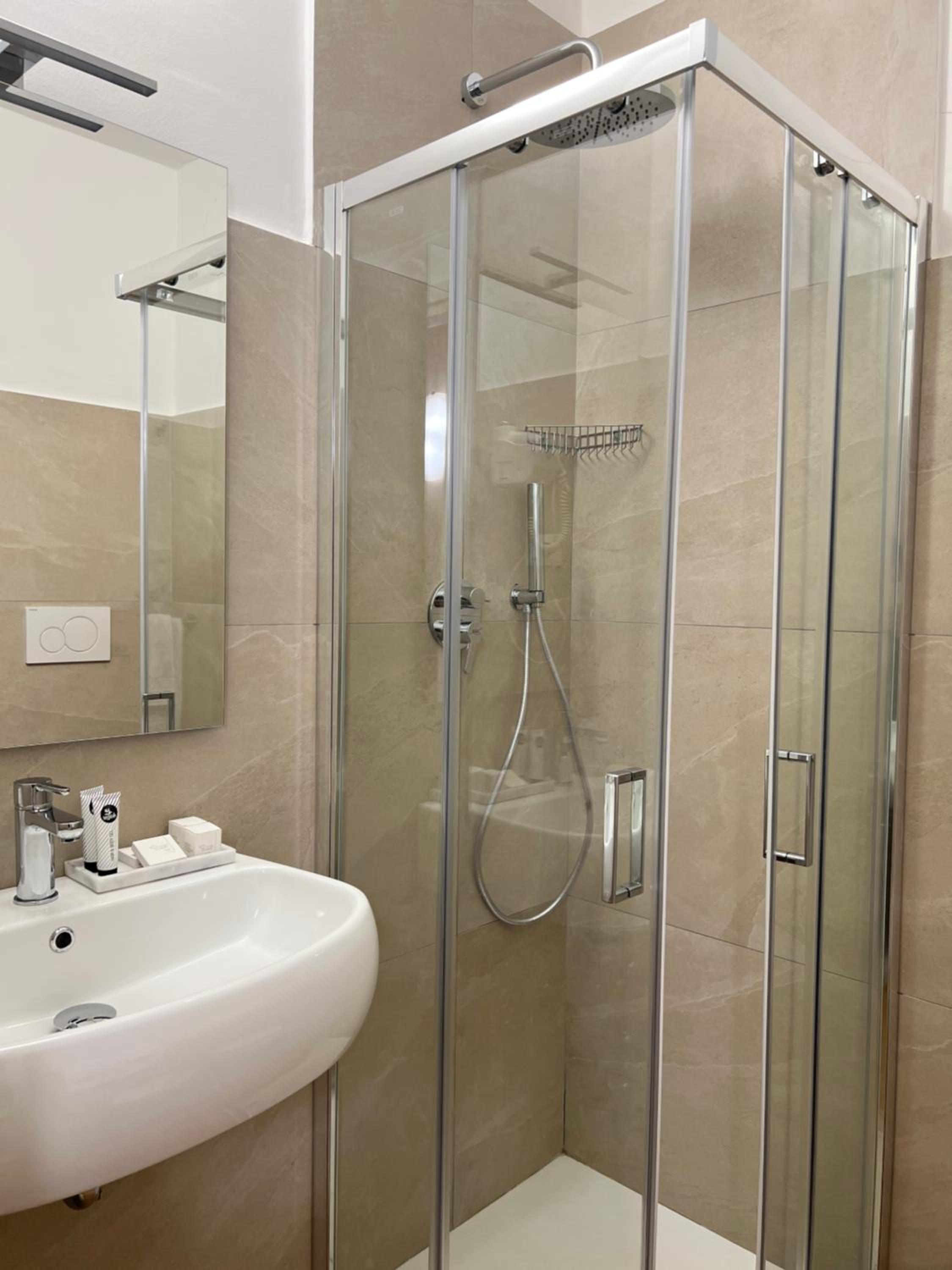 Small Double Room - Photo 4