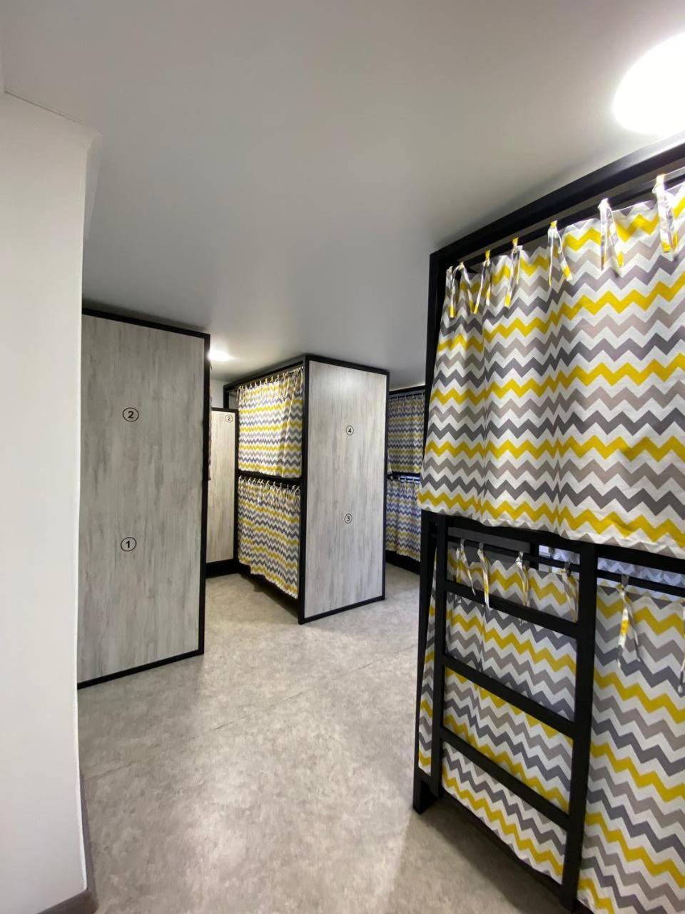10-Bed Mixed Dormitory Room photo 2