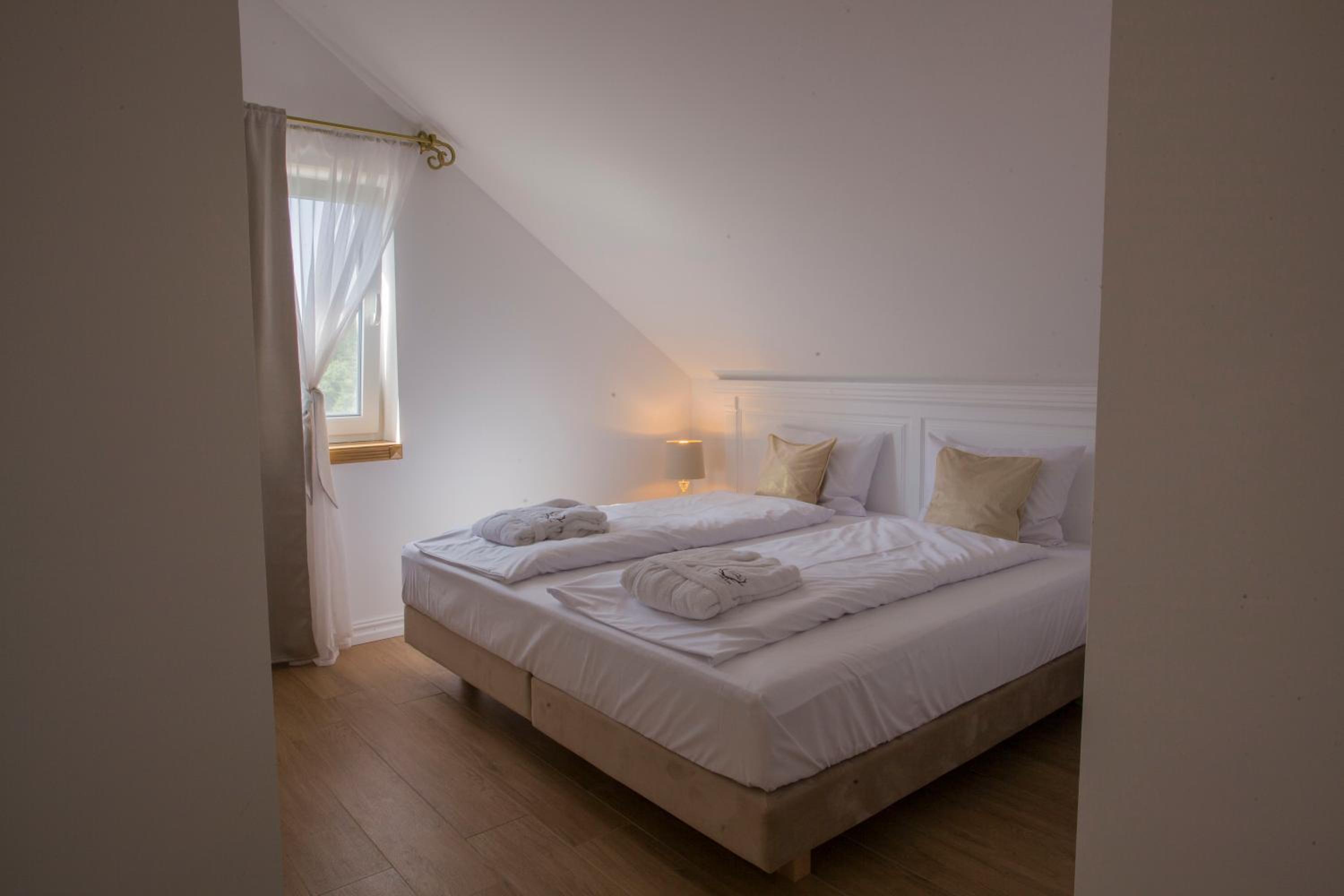 Suite with Mountain View in Small Manor House - Photo 6