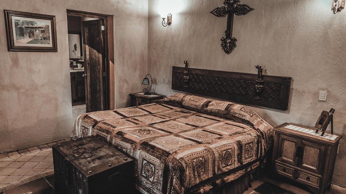 King Suite with Spa Bath - Photo 5