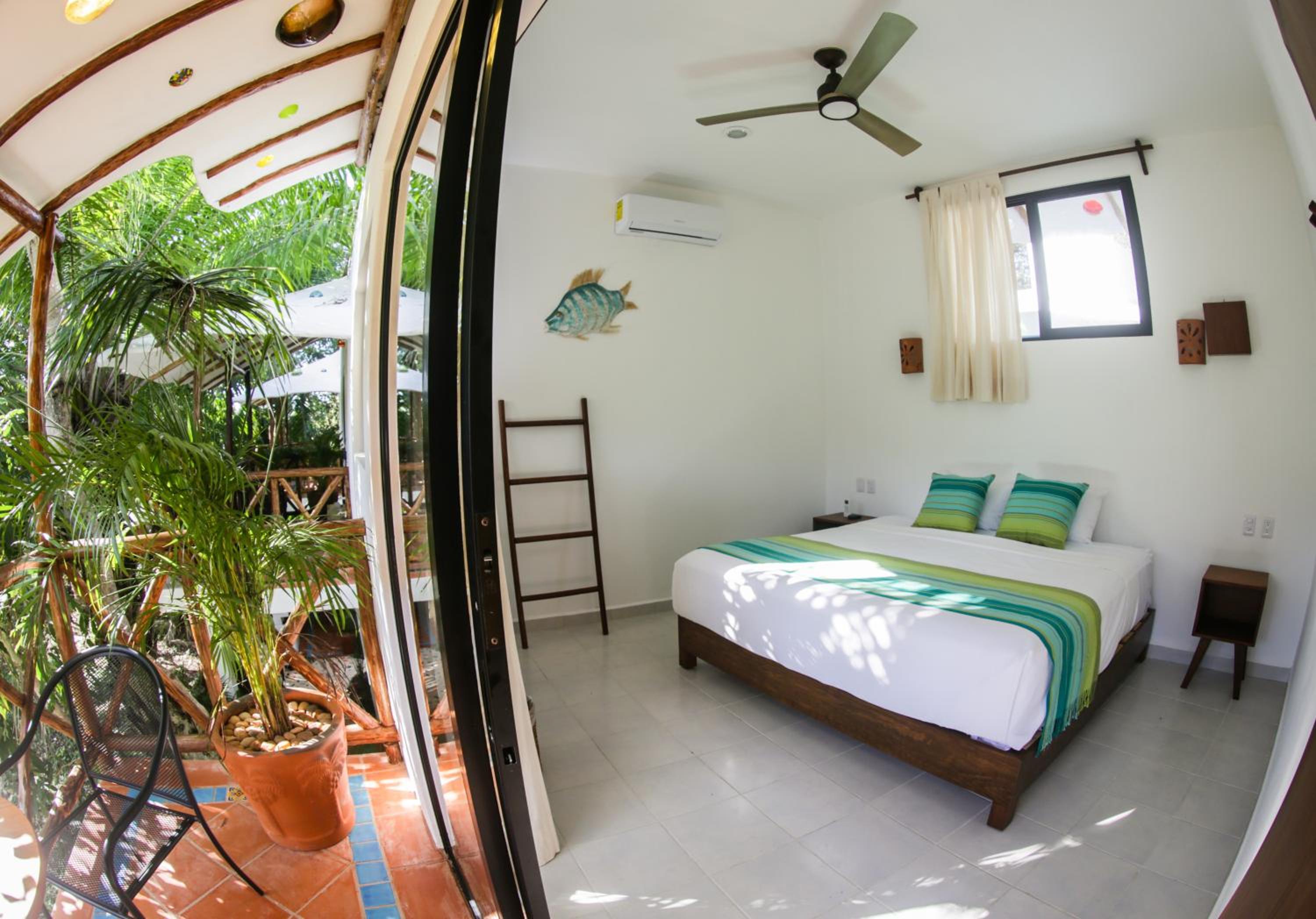 Deluxe King Room - Photo 1