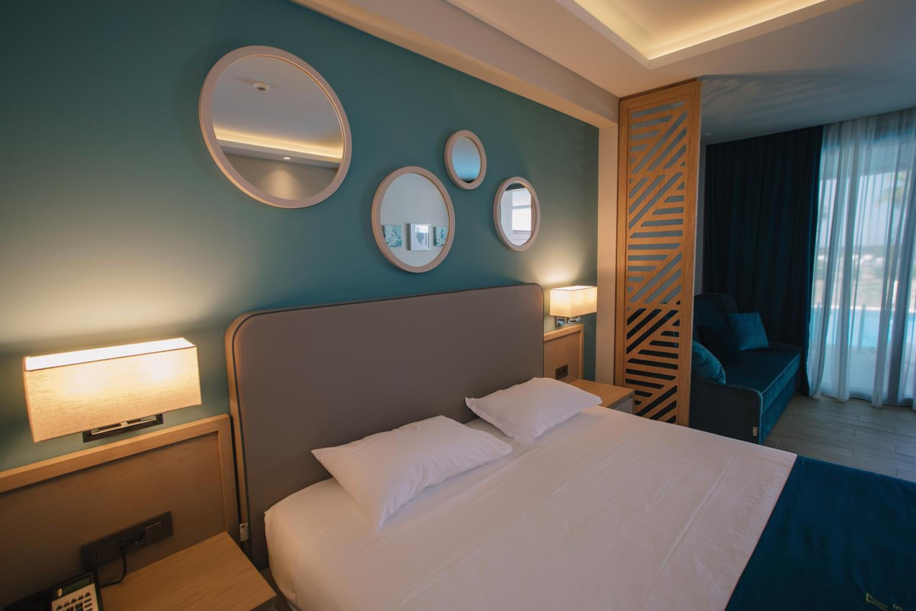 Junior Suite with Shared Pool  photo 2