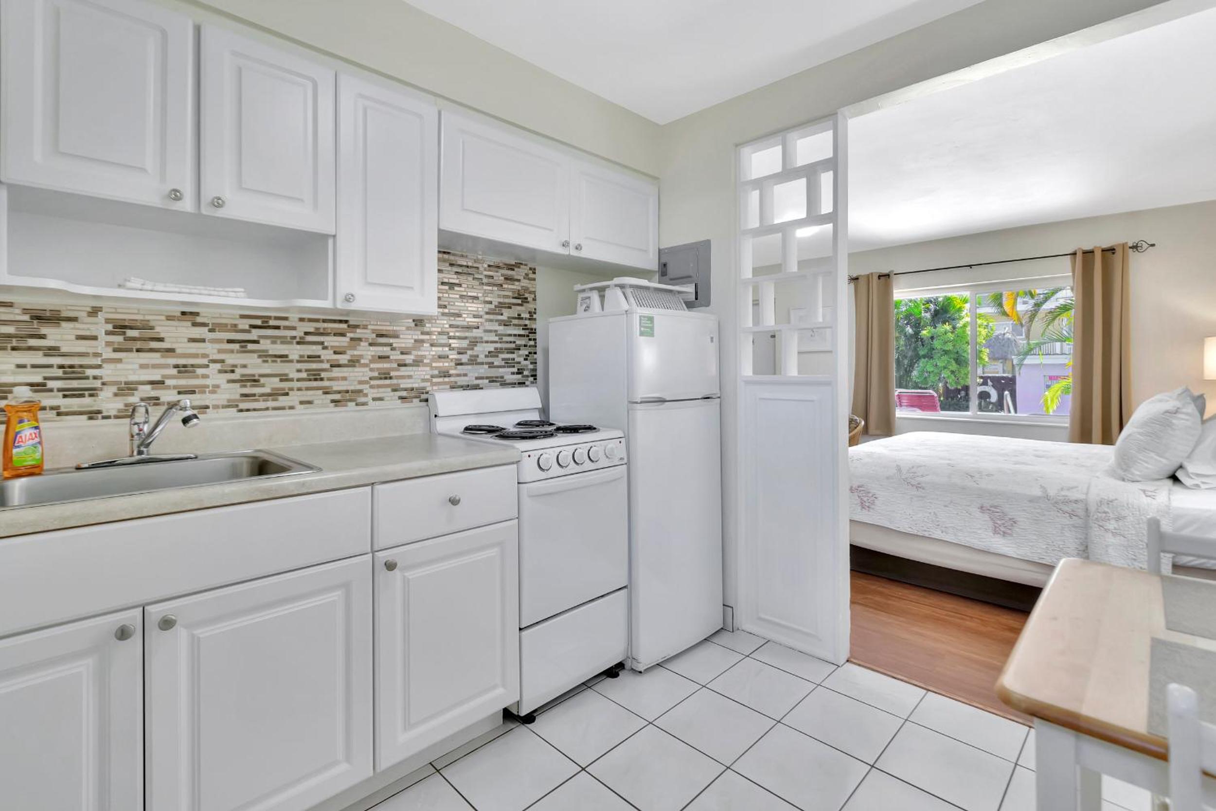 King Studio with Kitchen  - Non-Smoking photo 2