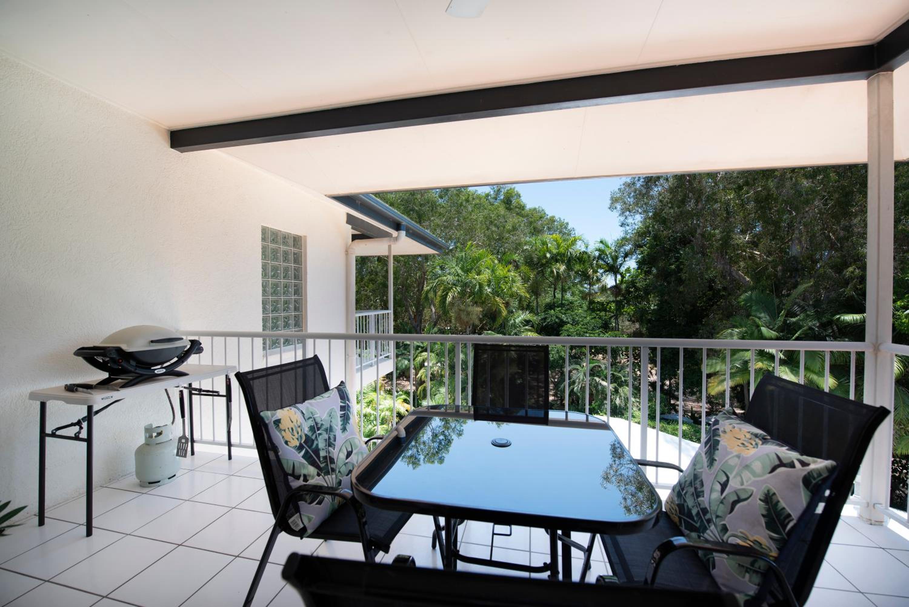 Apartment with Pool View  photo 2