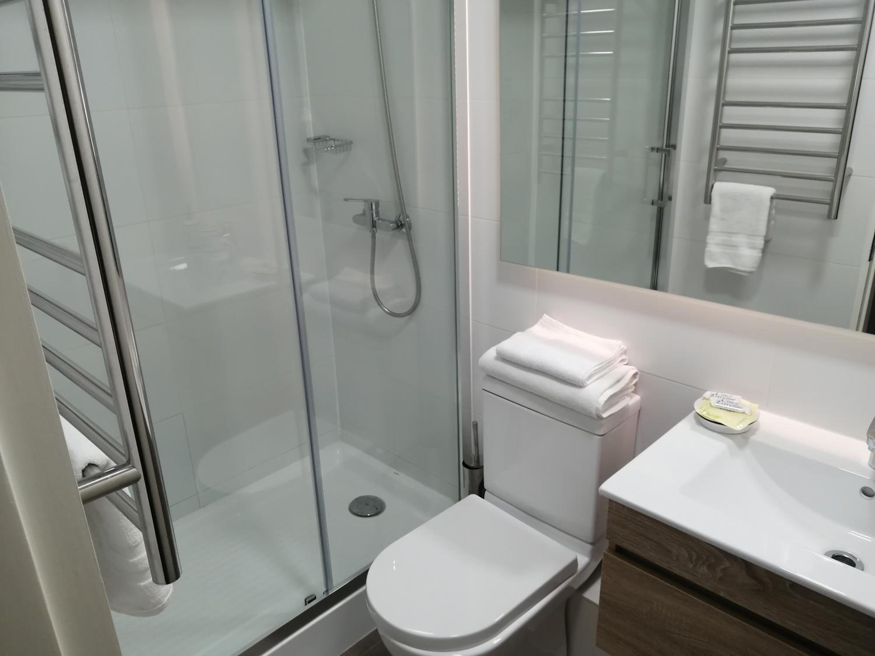 Two-Bedroom Deluxe Apartment with Balcony photo 2