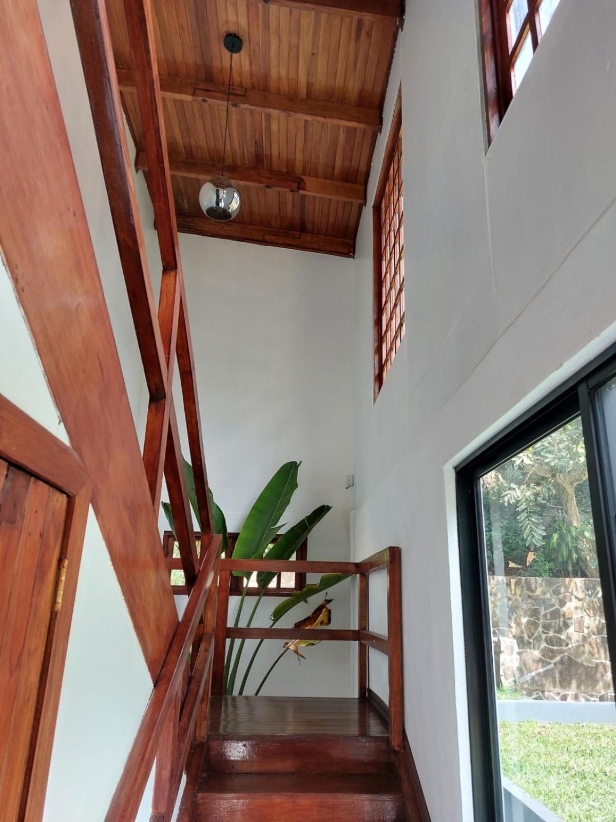 Five-Bedroom House photo 2