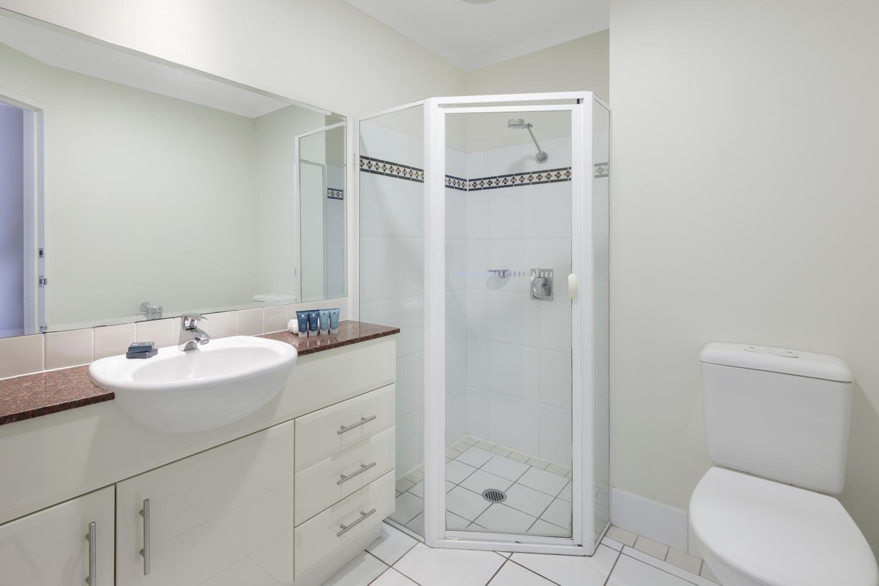 Deluxe Two-Bedroom Apartment with Water View - Photo 2