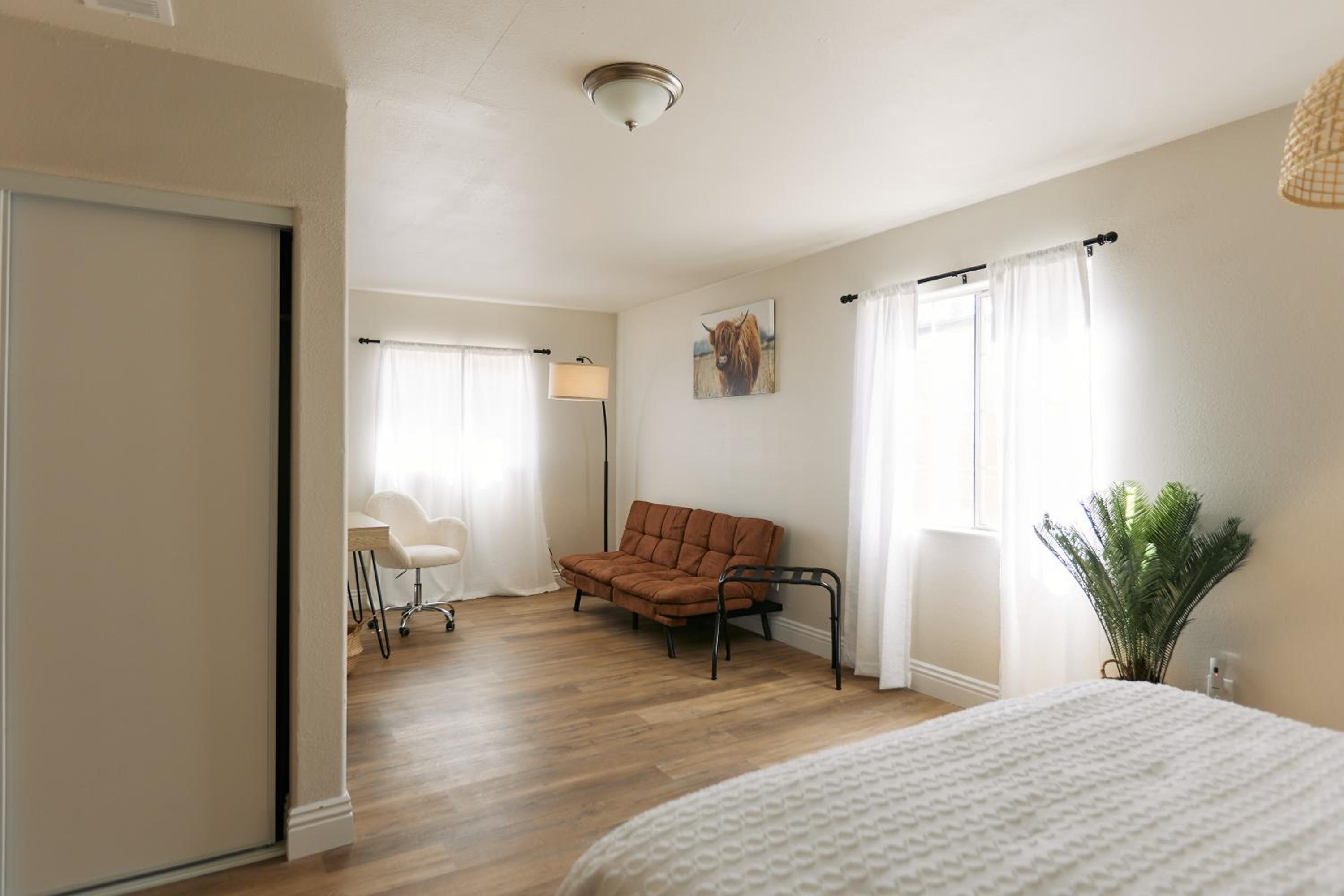Three-Bedroom House photo 2