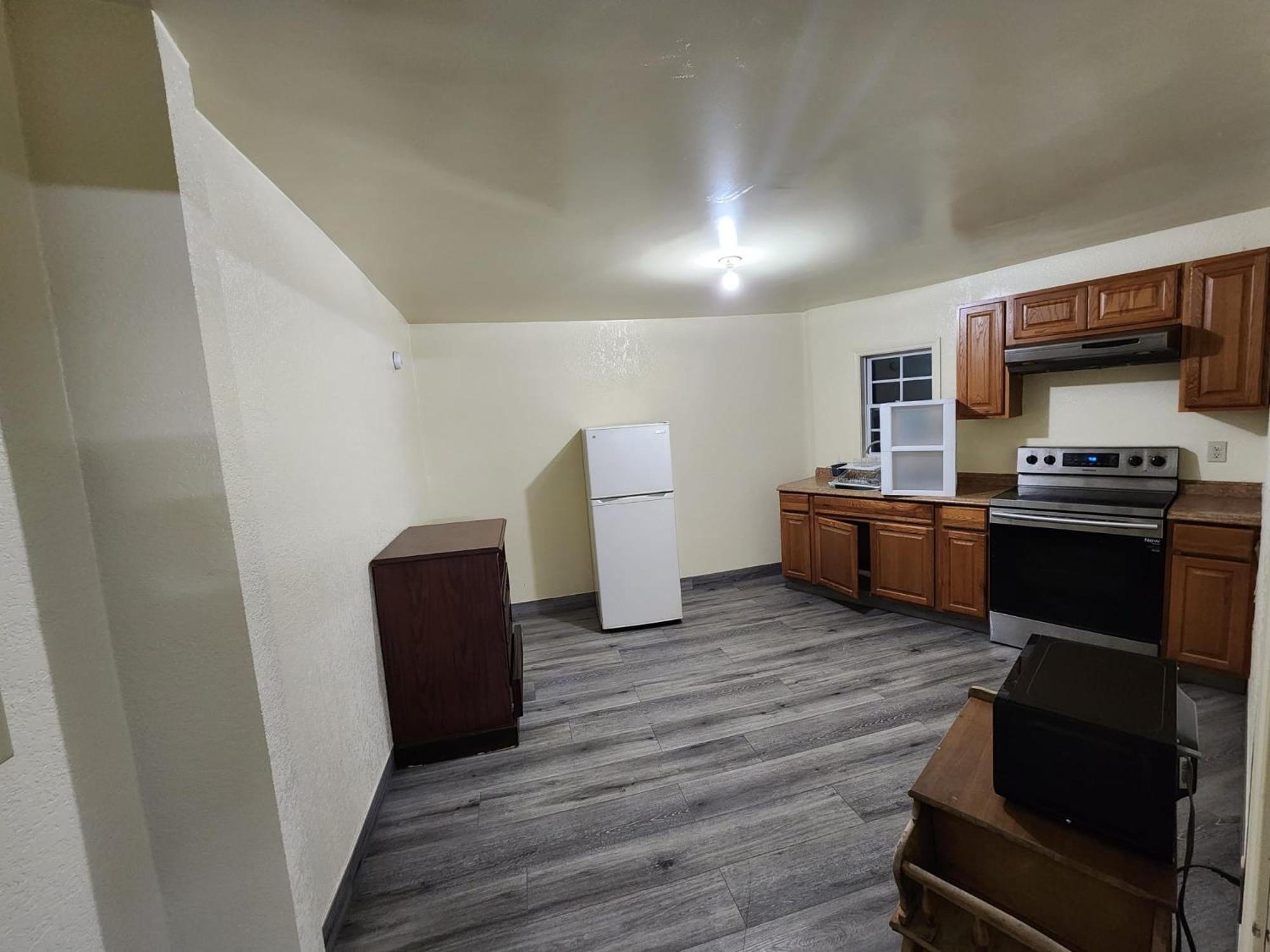 Standard King Room - Photo 10