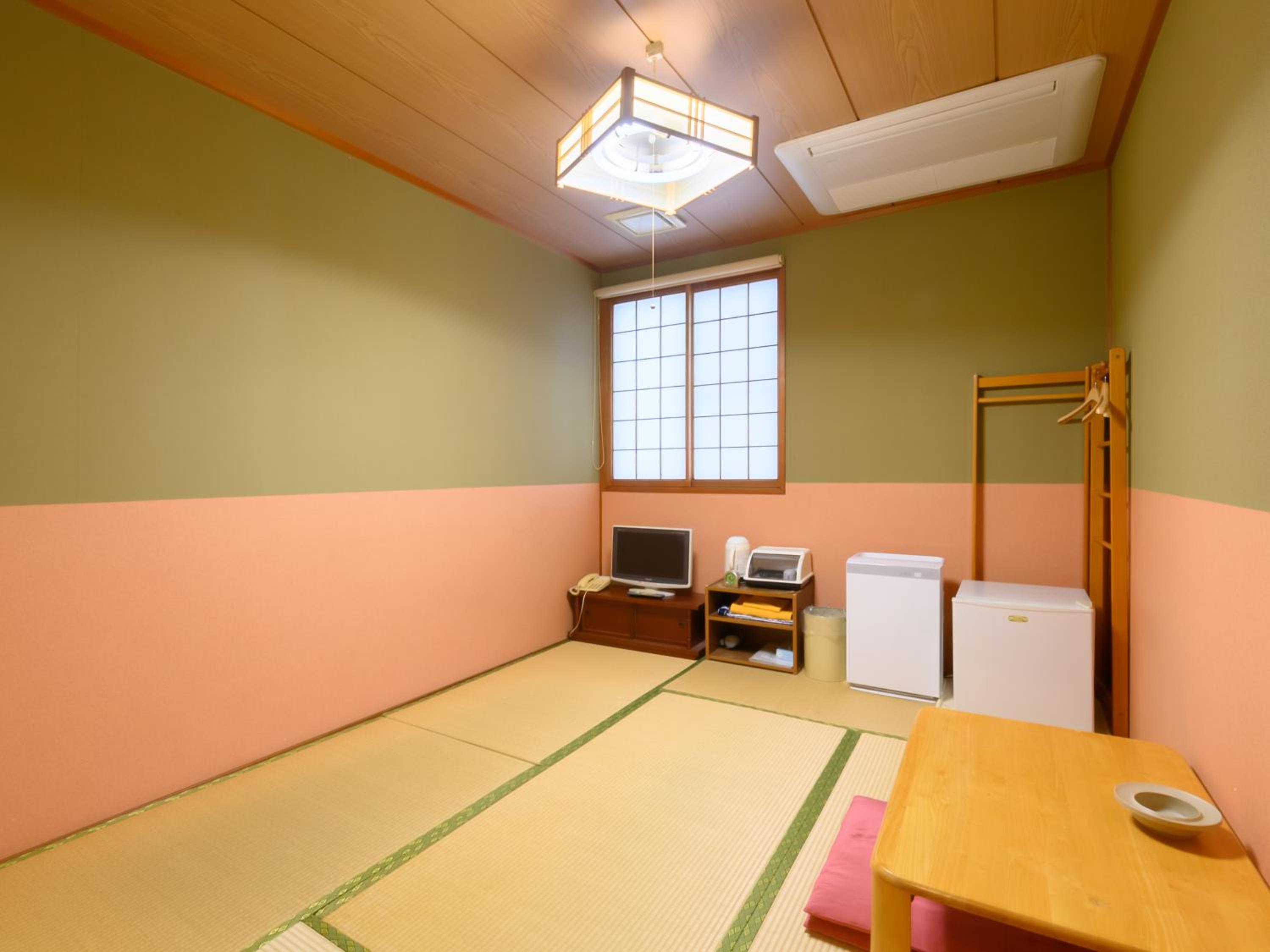 Standard Single Room with Shared Bathroom photo 3