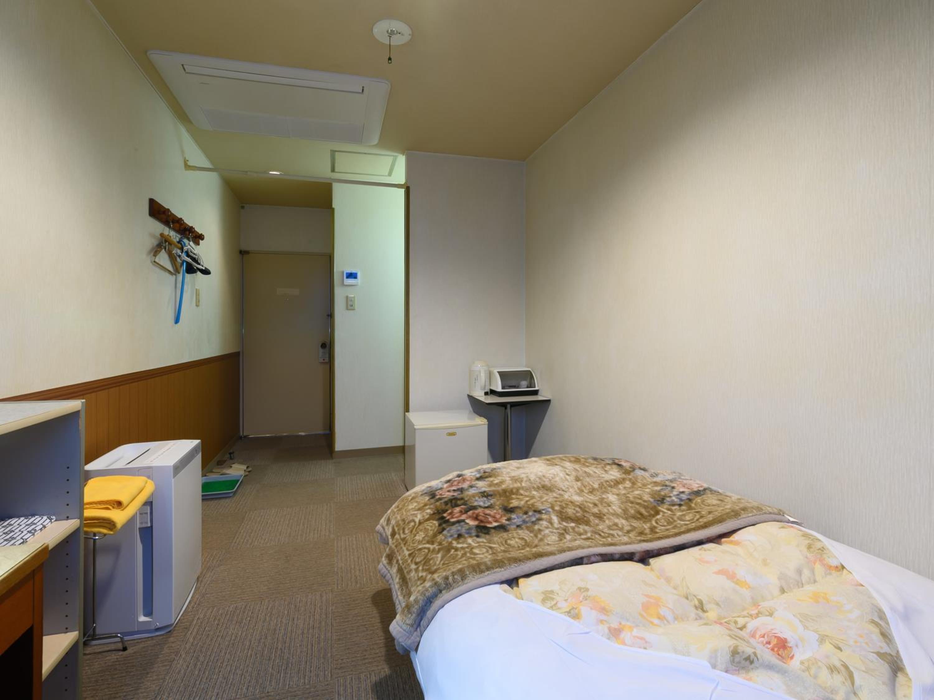 Single Room with Shared Bathroom photo 1