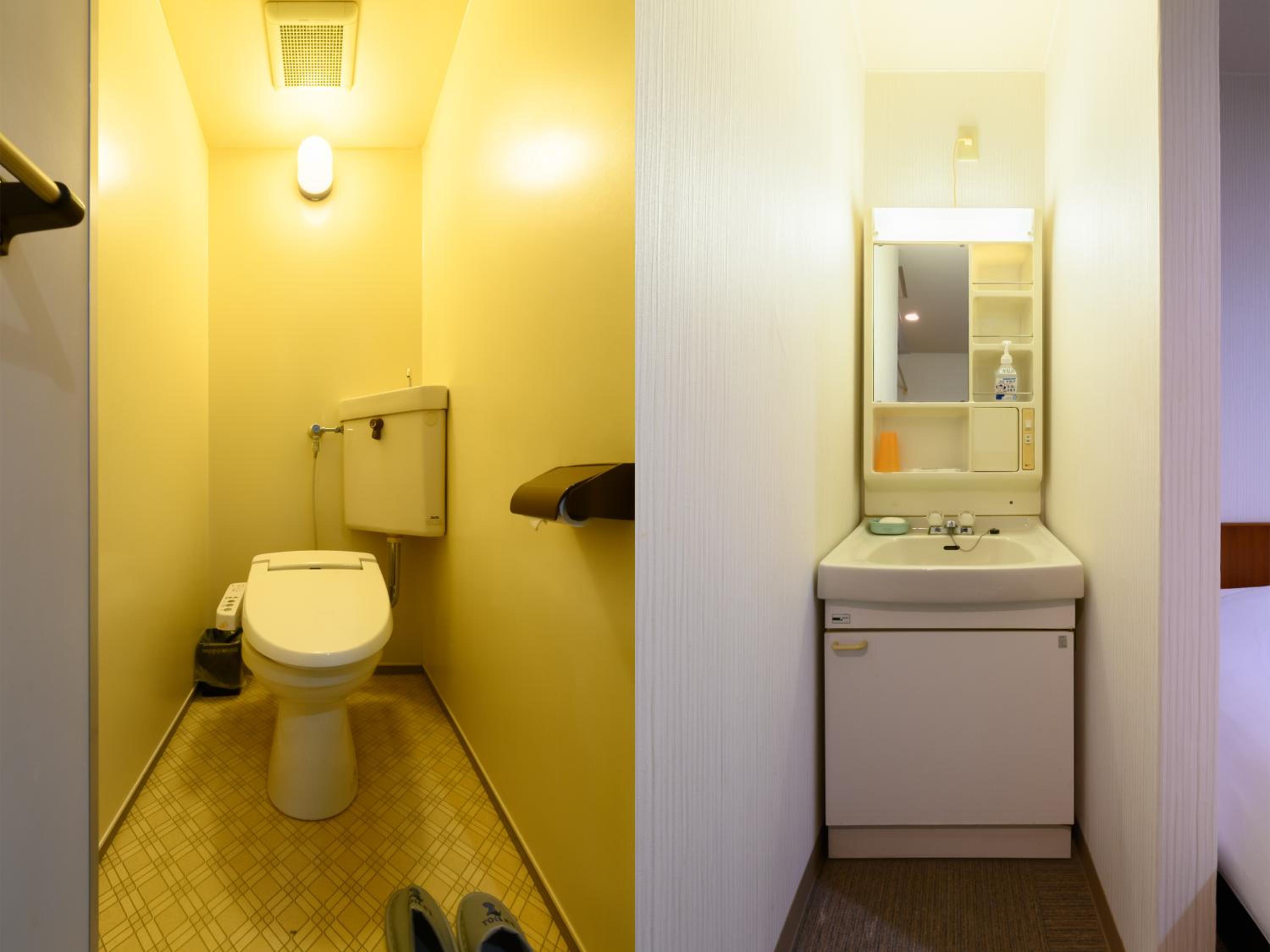 Twin Room with Shared Bathroom photo 2
