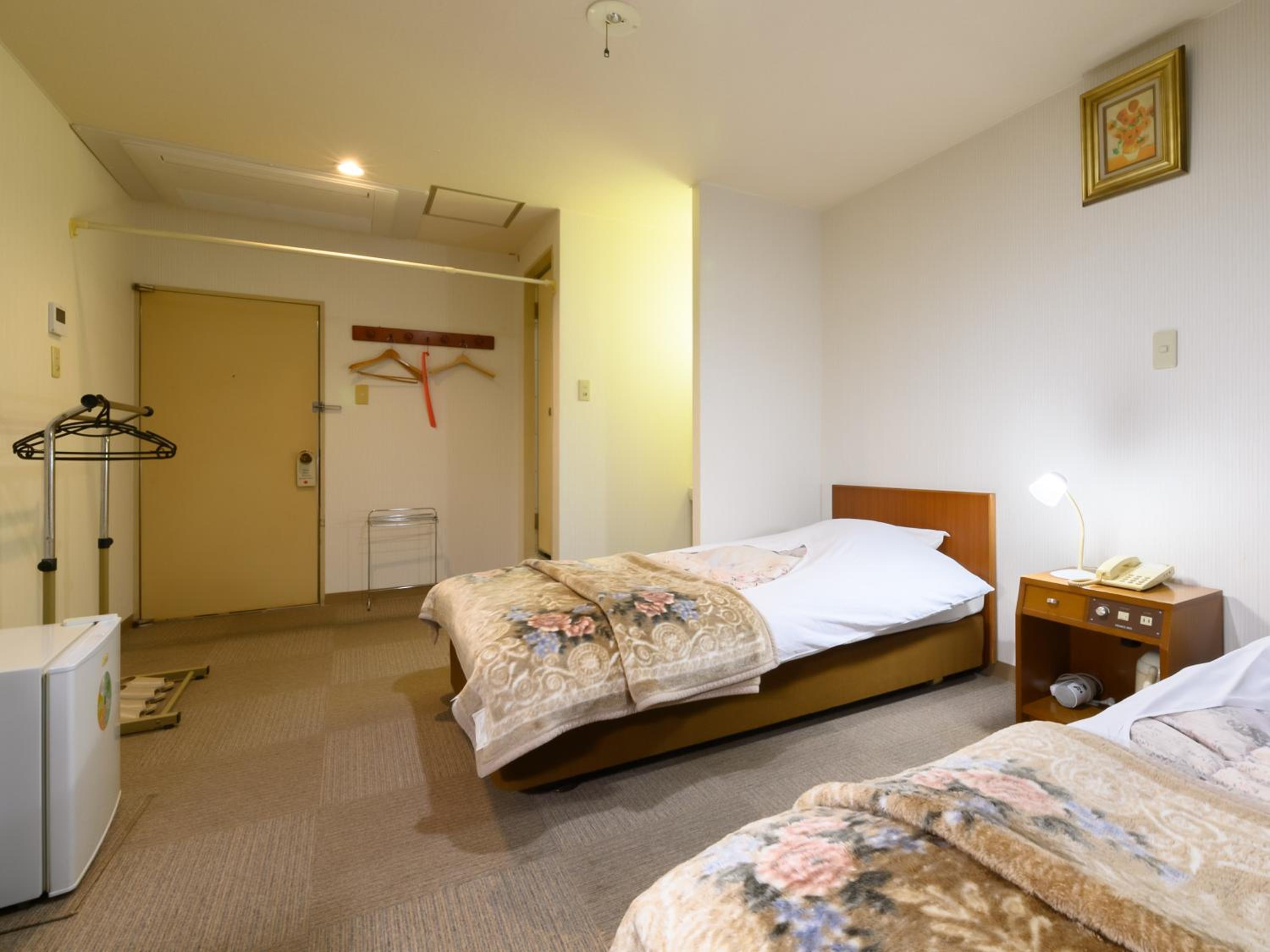 Twin Room with Shared Bathroom photo 3