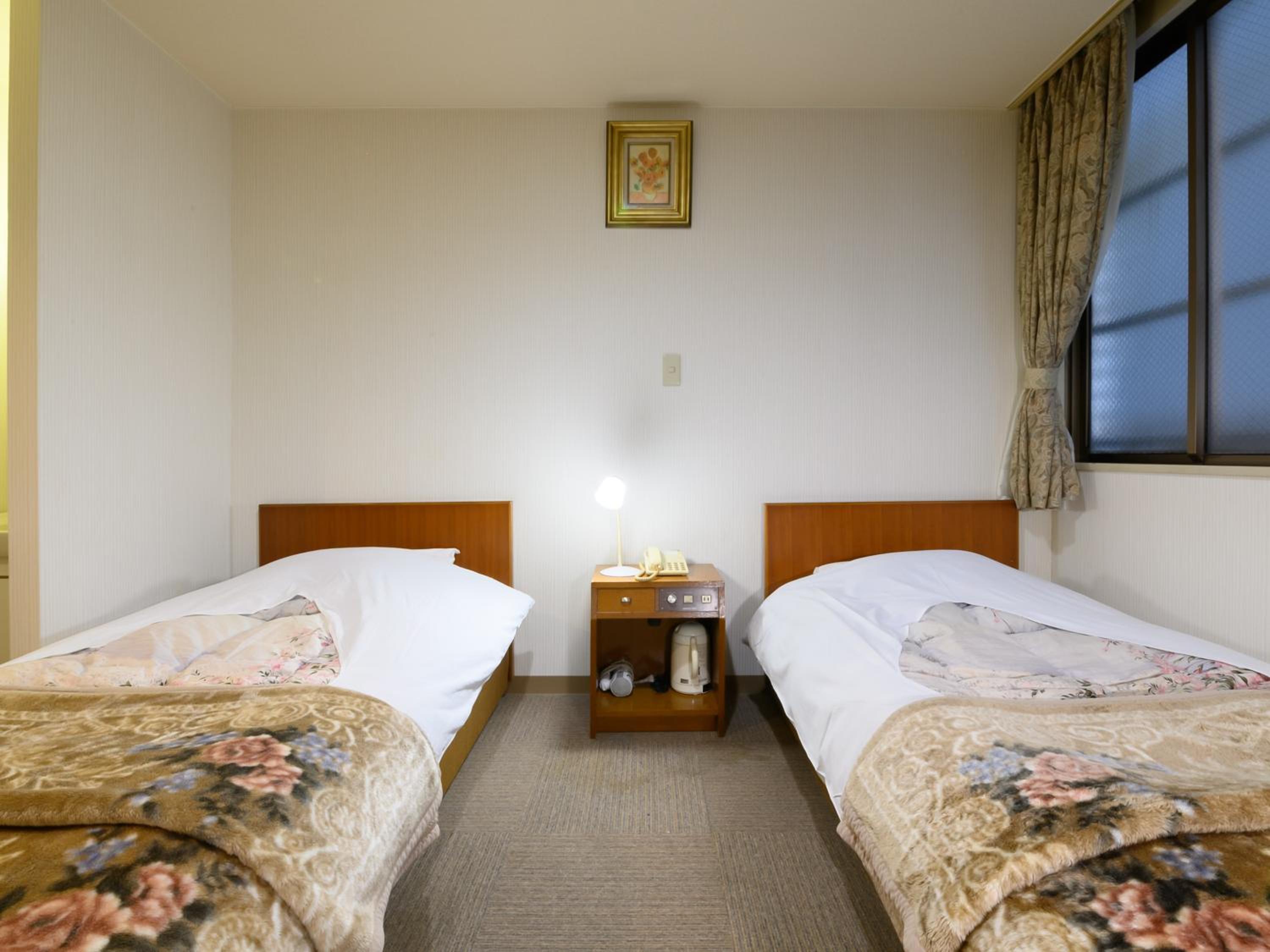Twin Room with Shared Bathroom photo 1