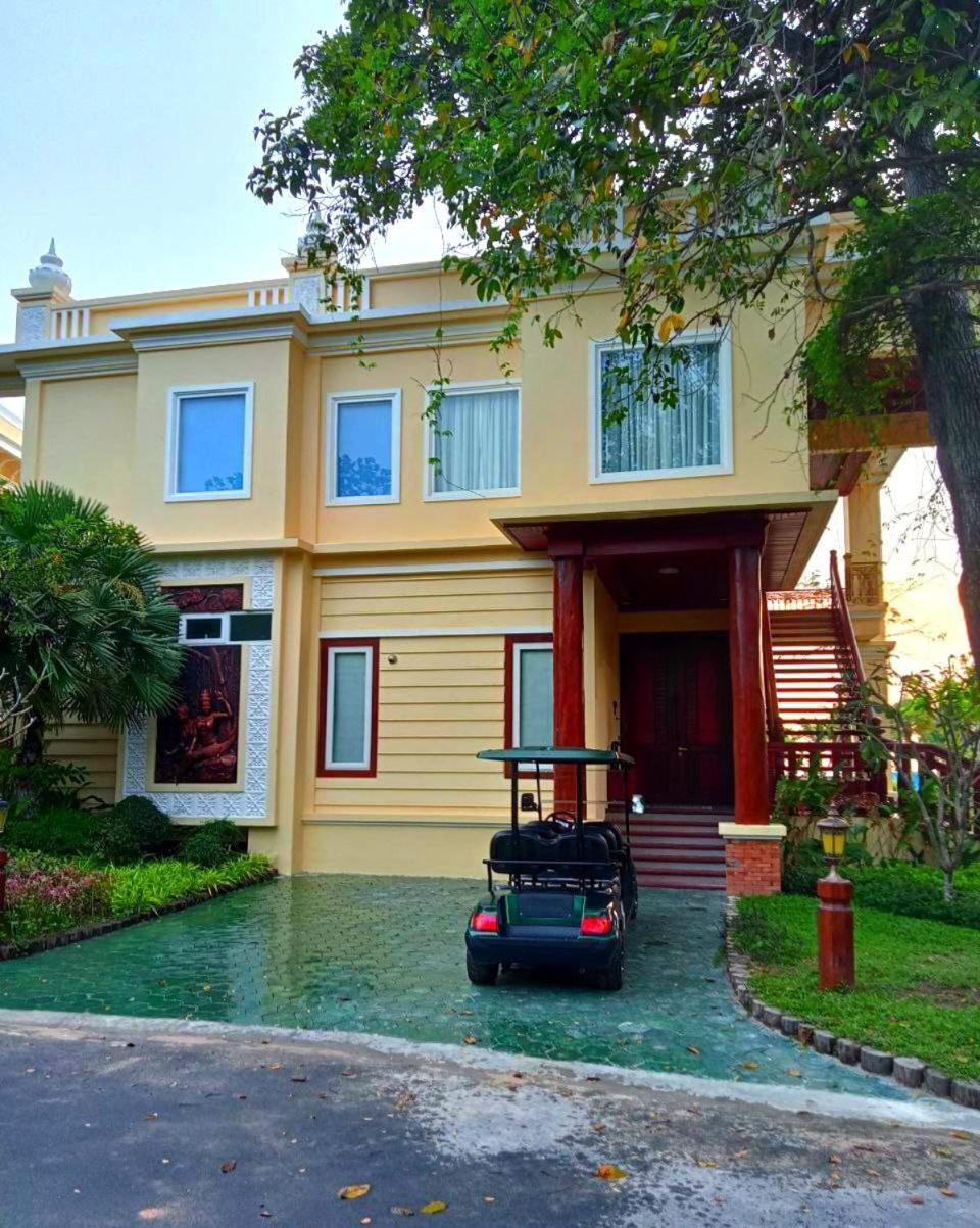 Three-Bedroom Villa photo 3