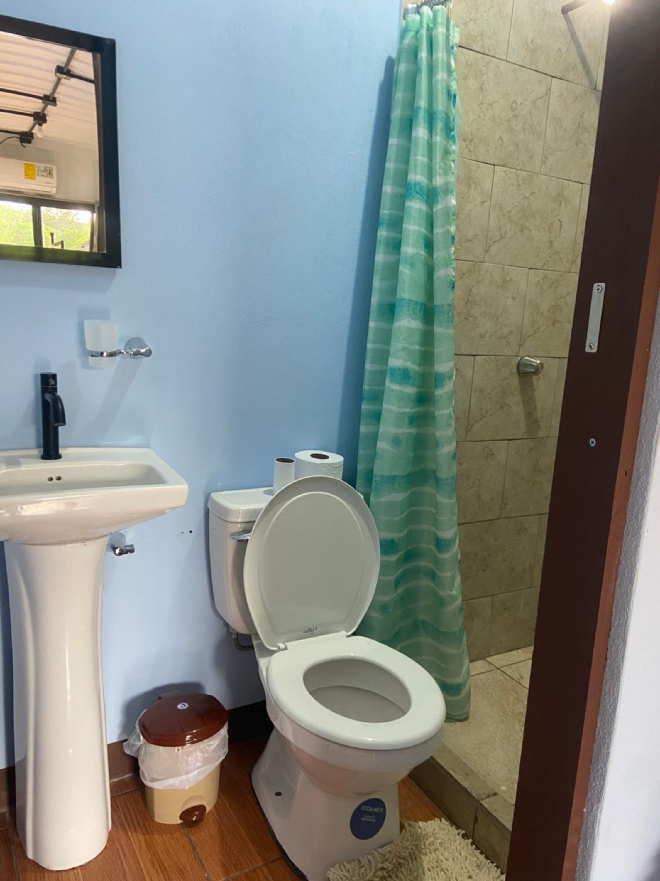 Family Room with Private Bathroom photo 2